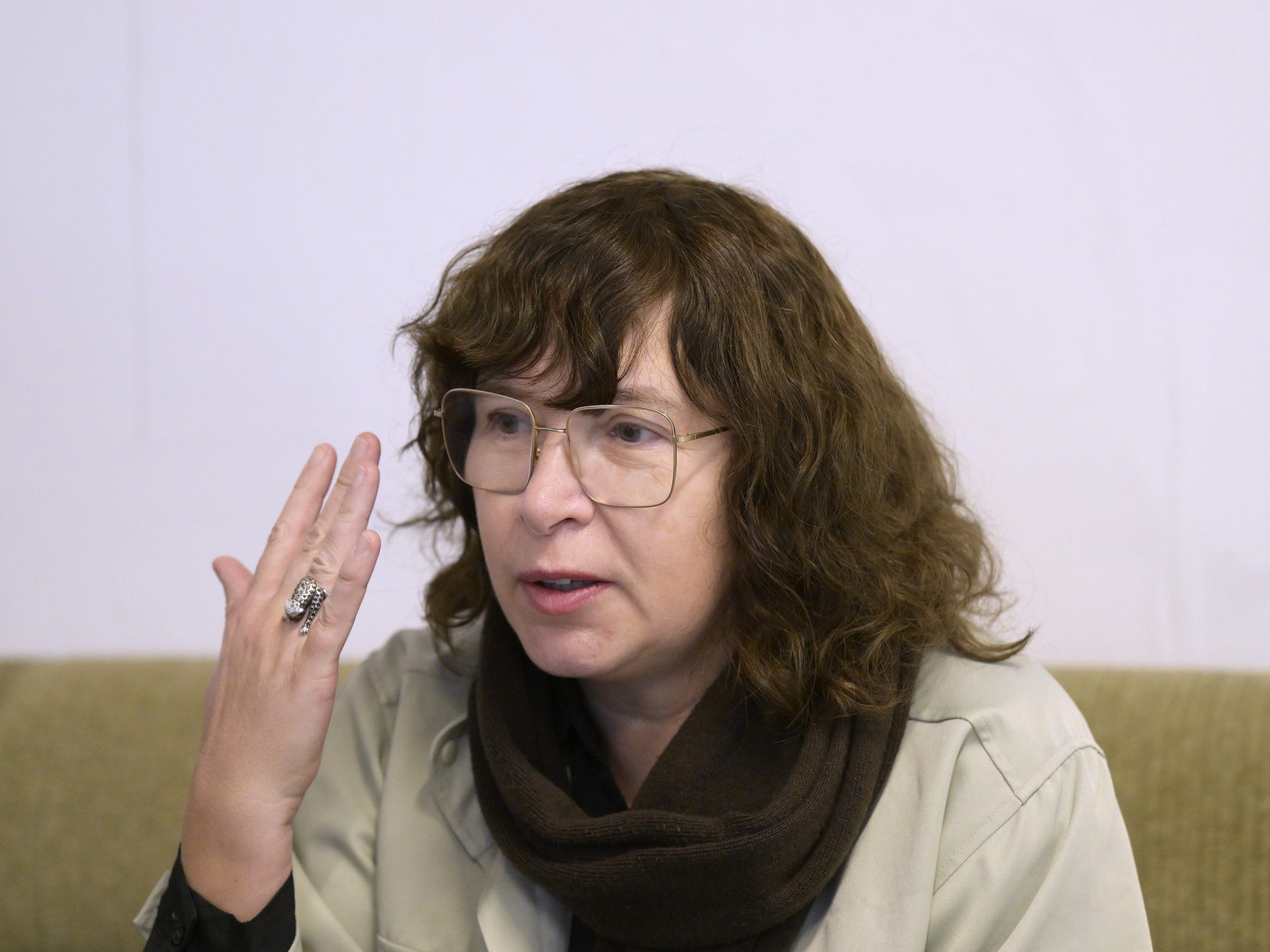 Anna Jermolaewa ist Österreichs Vertreterin bei der Kunstbiennale in Venedig 2024 .