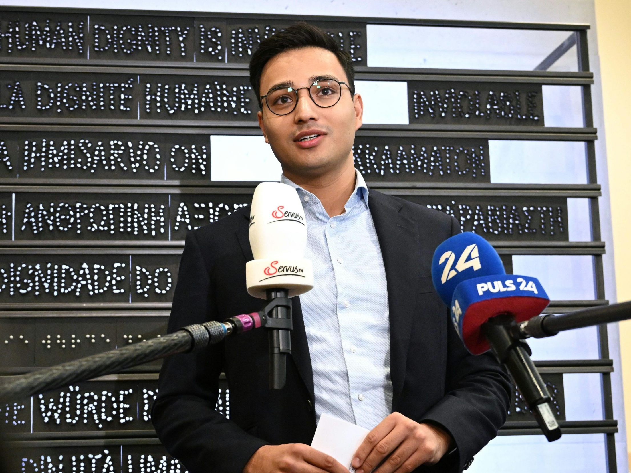 NEOS-Fraktionsführer Shetty will einen Fristsetzungsantrag für Liveübertragungen einbringen.
