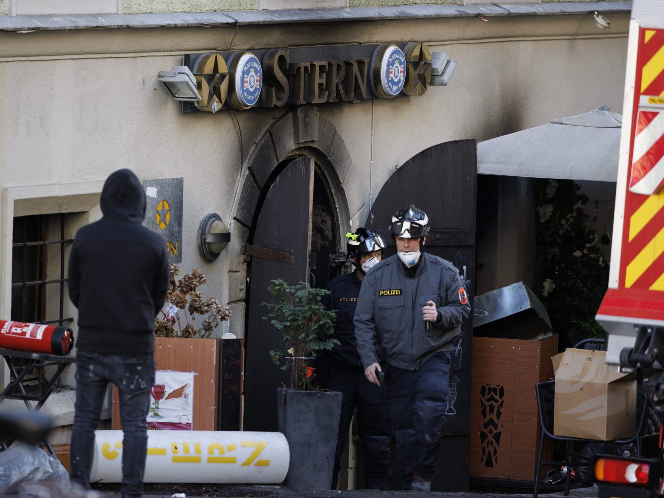 Nach dem Brand in einer Grazer Bar am Neujahrstag befinden sich vier Lokalgäste noch immer im Spital. Nach dem Brand in einer Grazer Bar am Neujahrstag befinden sich vier Lokalgäste noch immer im Spital.