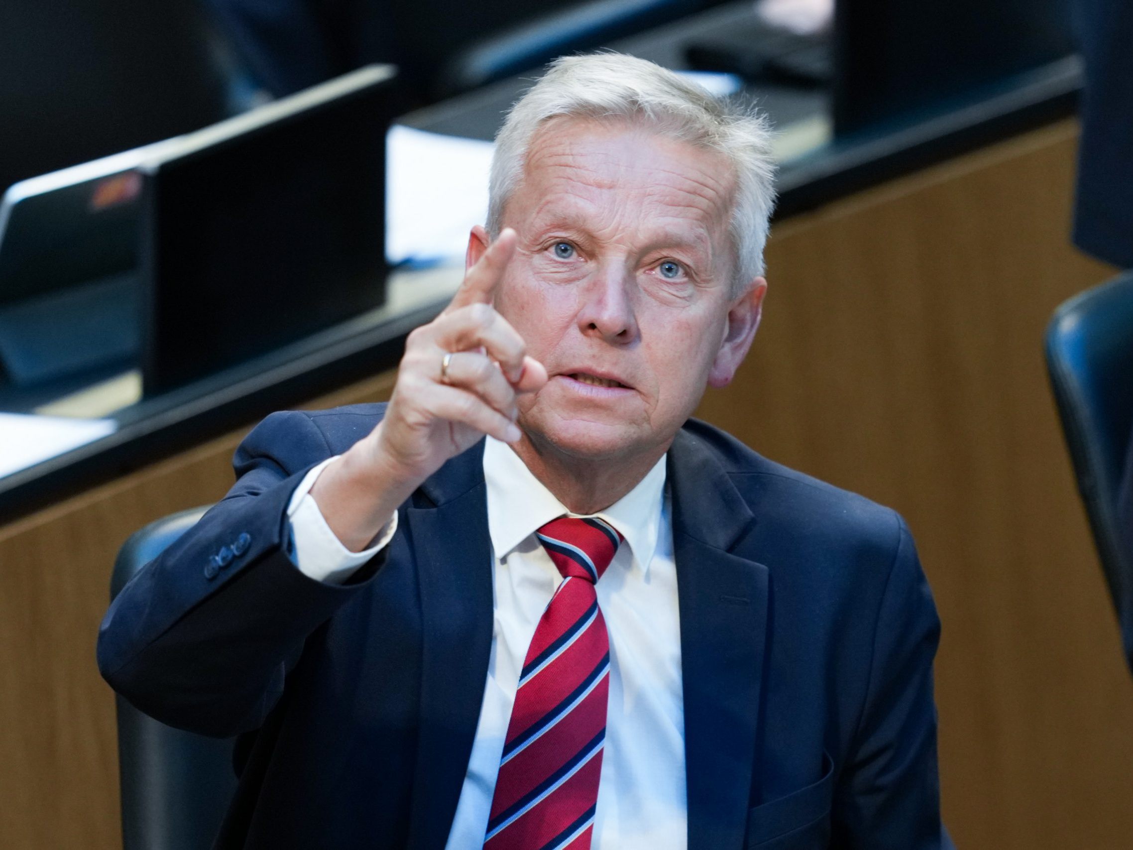 Der ÖVP-Vorstand kürte Lopatka zum Spitzenkandidaten bei der EU-Wahl. Der ÖVP-Vorstand kürte Lopatka zum Spitzenkandidaten bei der EU-Wahl.