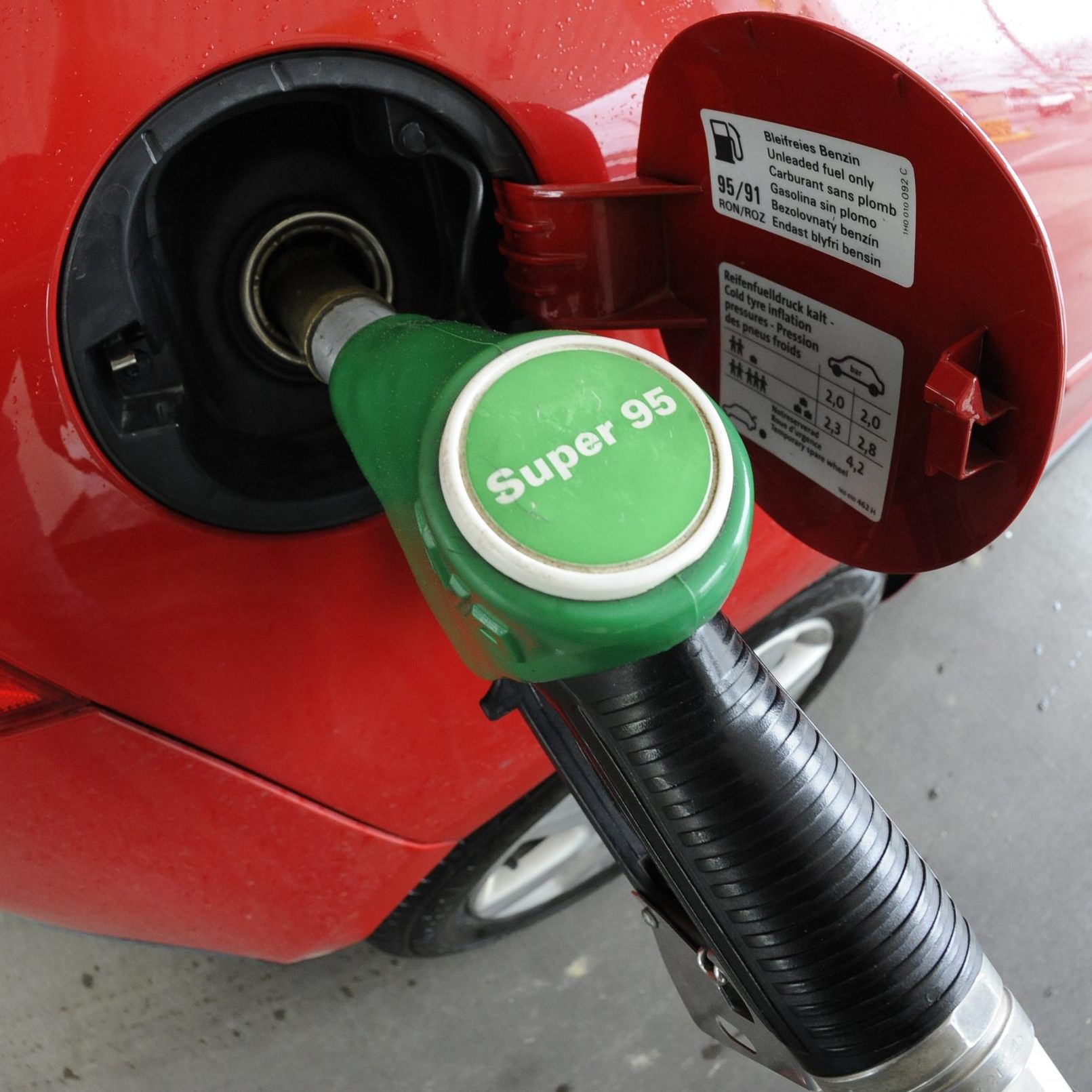 Auch die Preise für Benzin sind im Dezmeber gesunken.