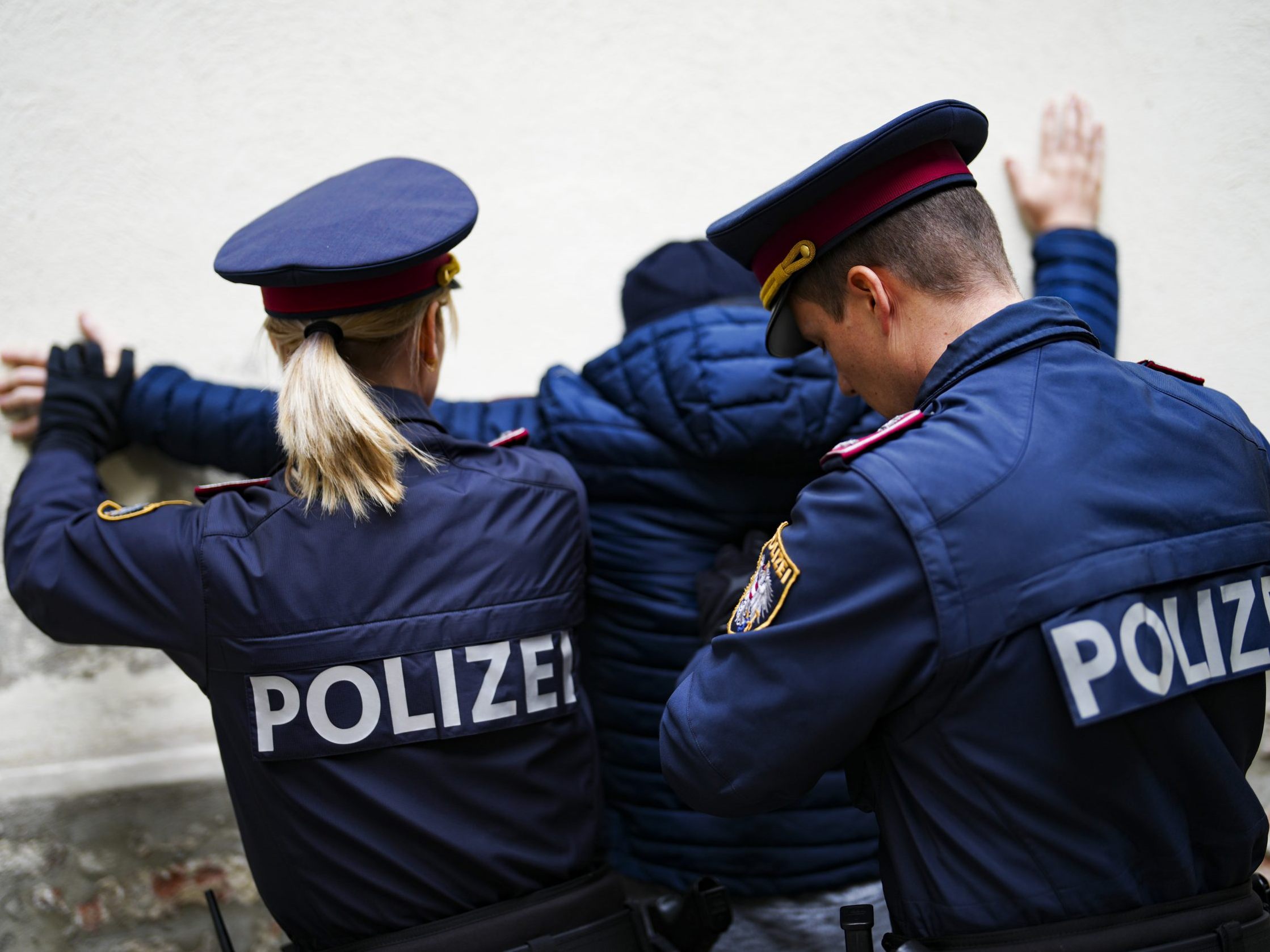 Ein Mann in Wien-Döbling drohte seiner Freundin mit dem Umbringen. Ein Mann in Wien-Döbling drohte seiner Freundin mit dem Umbringen.