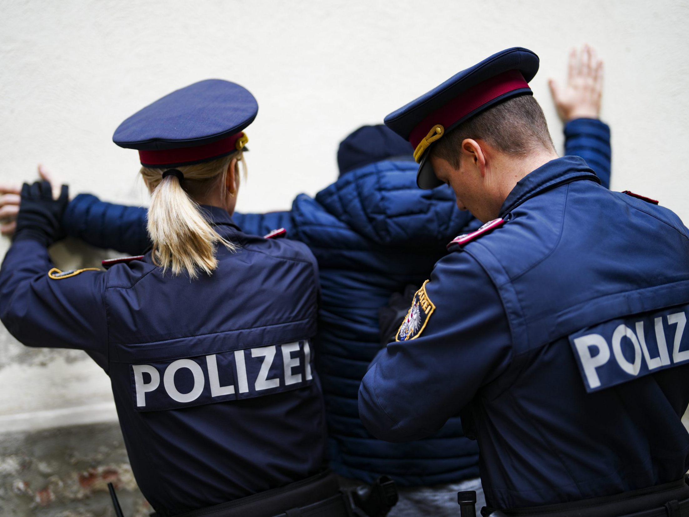 Der Mann wurde vorläufig festgenommen. Der Mann wurde vorläufig festgenommen.