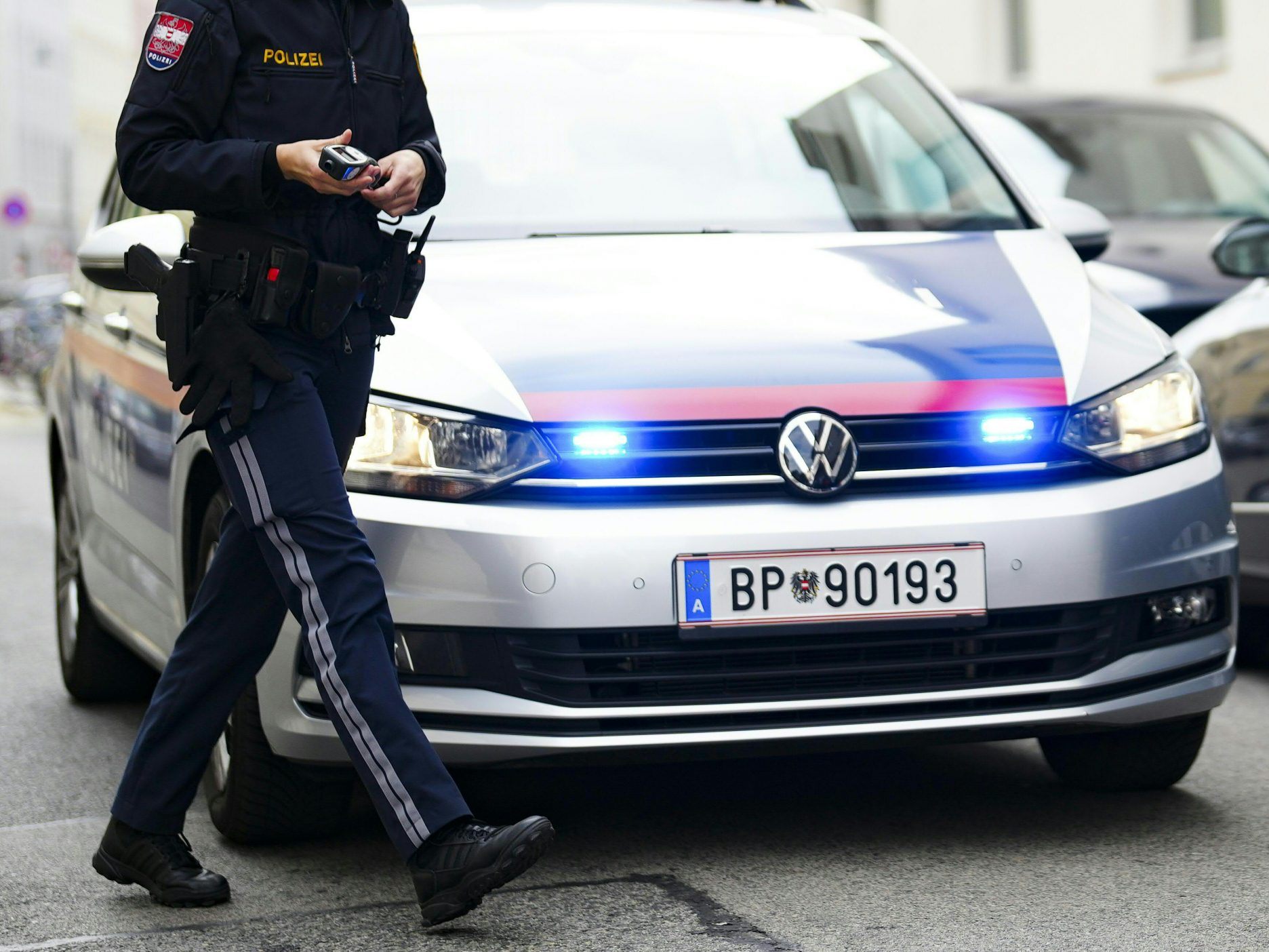 Falsche Polizisten knöpften einer Wienerin Bargeld und Schmuck ab.