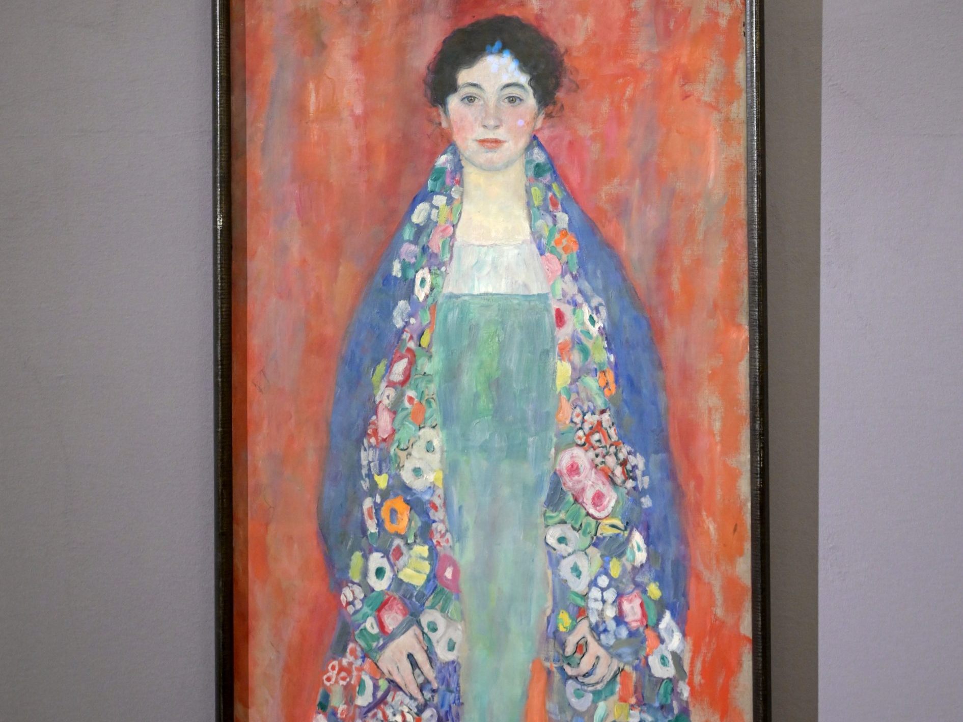 Gustav Klimts lange verschollenes "Bildnis Fräulein Lieser" ist wieder aufgetaucht und wird nun in Wien versteigert.