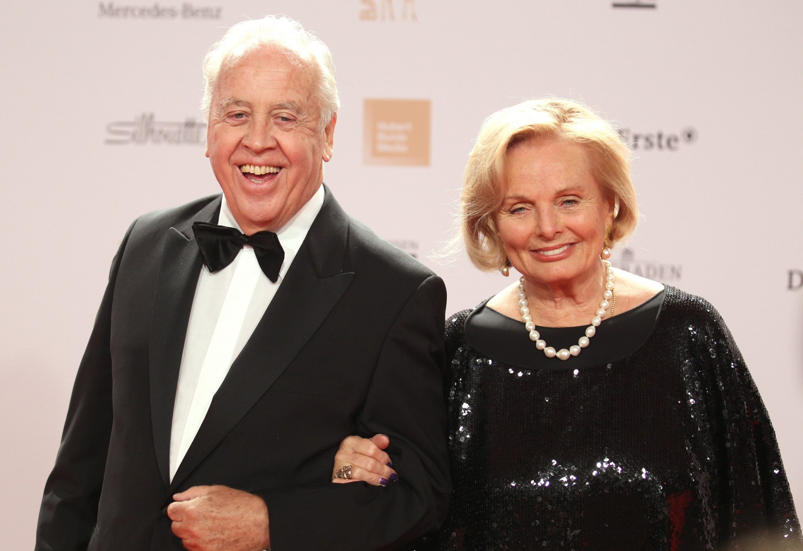 Schauspielerin Ruth Maria Kubitschek und ihr Partner, Produzent Wolfgang Rademann, kommen zur Bambi-Verleihung nach Wiesbaden, Deutschland, 10. November 2011. Schauspielerin Ruth Maria Kubitschek und ihr Partner, Produzent Wolfgang Rademann, kommen zur Bambi-Verleihung nach Wiesbaden, Deutschland, 10. November 2011.