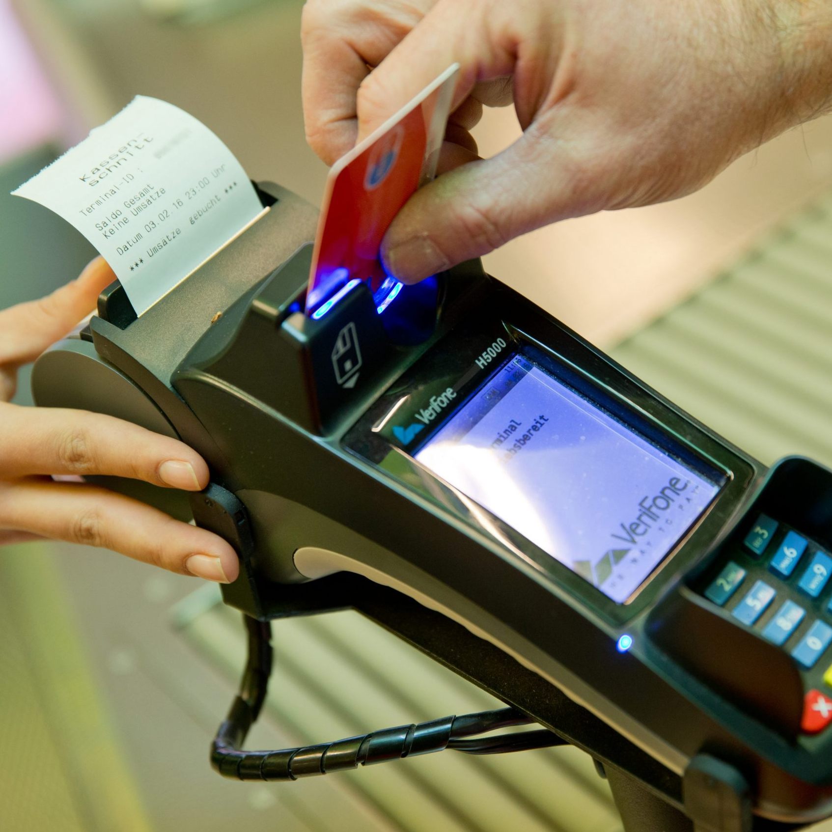 Die Anzahl der Bankomatkarten-Transaktionen ist gestiegen.