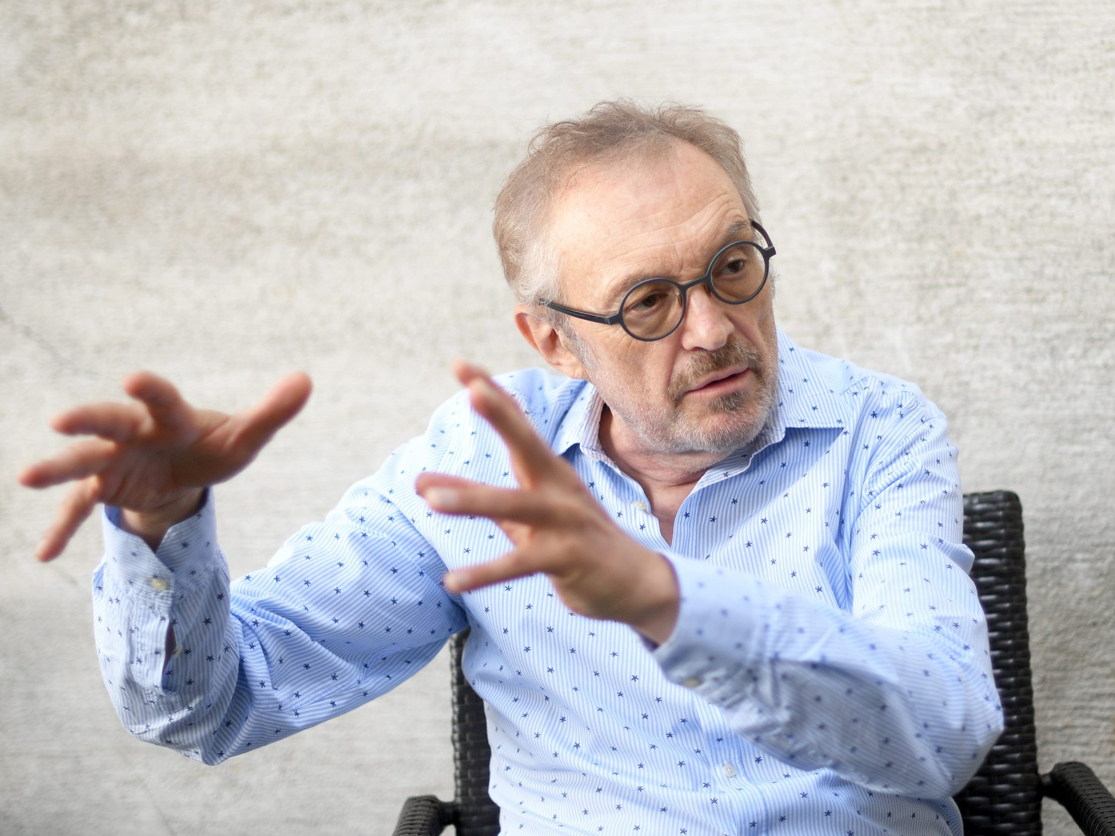 Josef Hader bekommt es mit Schleimpilzzombies zu tun. Josef Hader bekommt es mit Schleimpilzzombies zu tun.