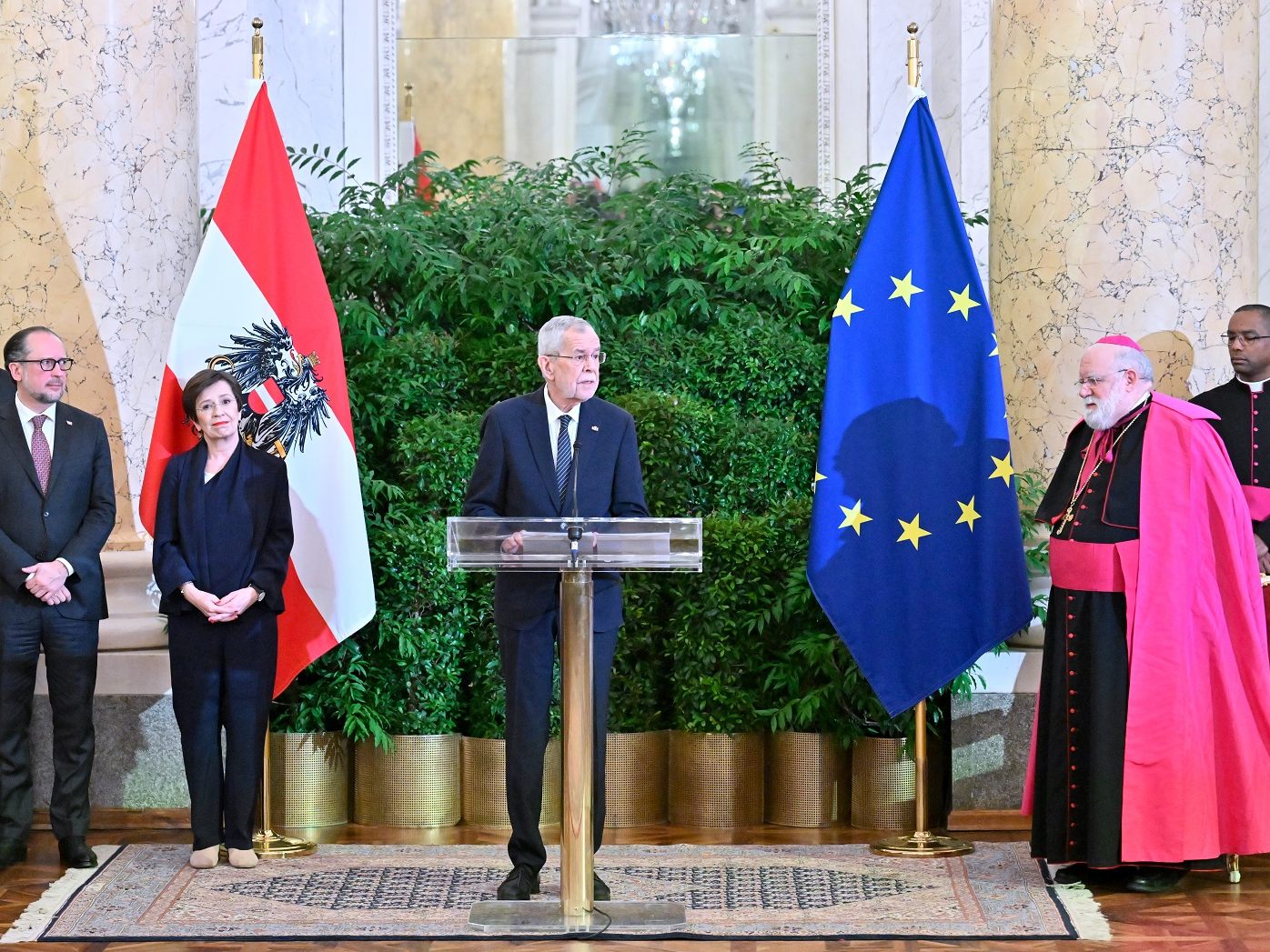 Van der Bellen beim Neujahrsempfang für das Diplomatische Corps in Wien. Van der Bellen beim Neujahrsempfang für das Diplomatische Corps in Wien.