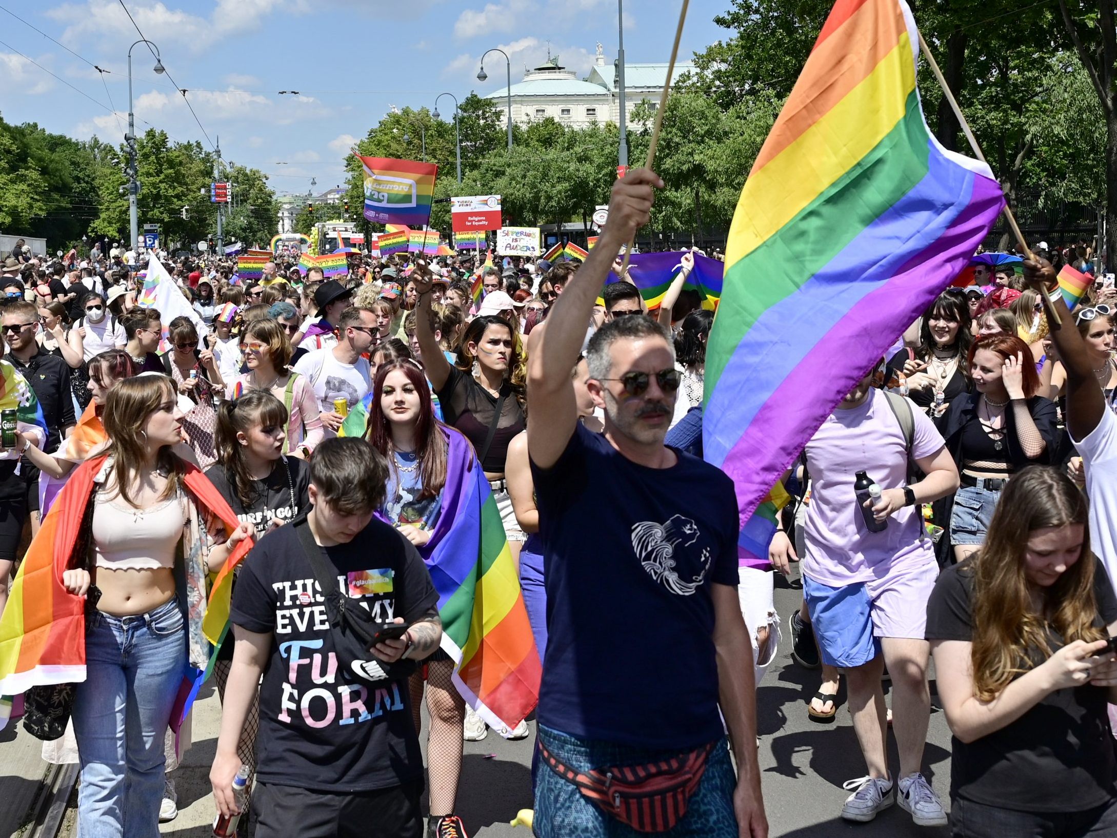 Zu dem geplanten Terror-Anschlag auf die Wiener Pride-Parade im Sommer 2023 gibt es neue Erkenntnisse. Zu dem geplanten Terror-Anschlag auf die Wiener Pride-Parade im Sommer 2023 gibt es neue Erkenntnisse.