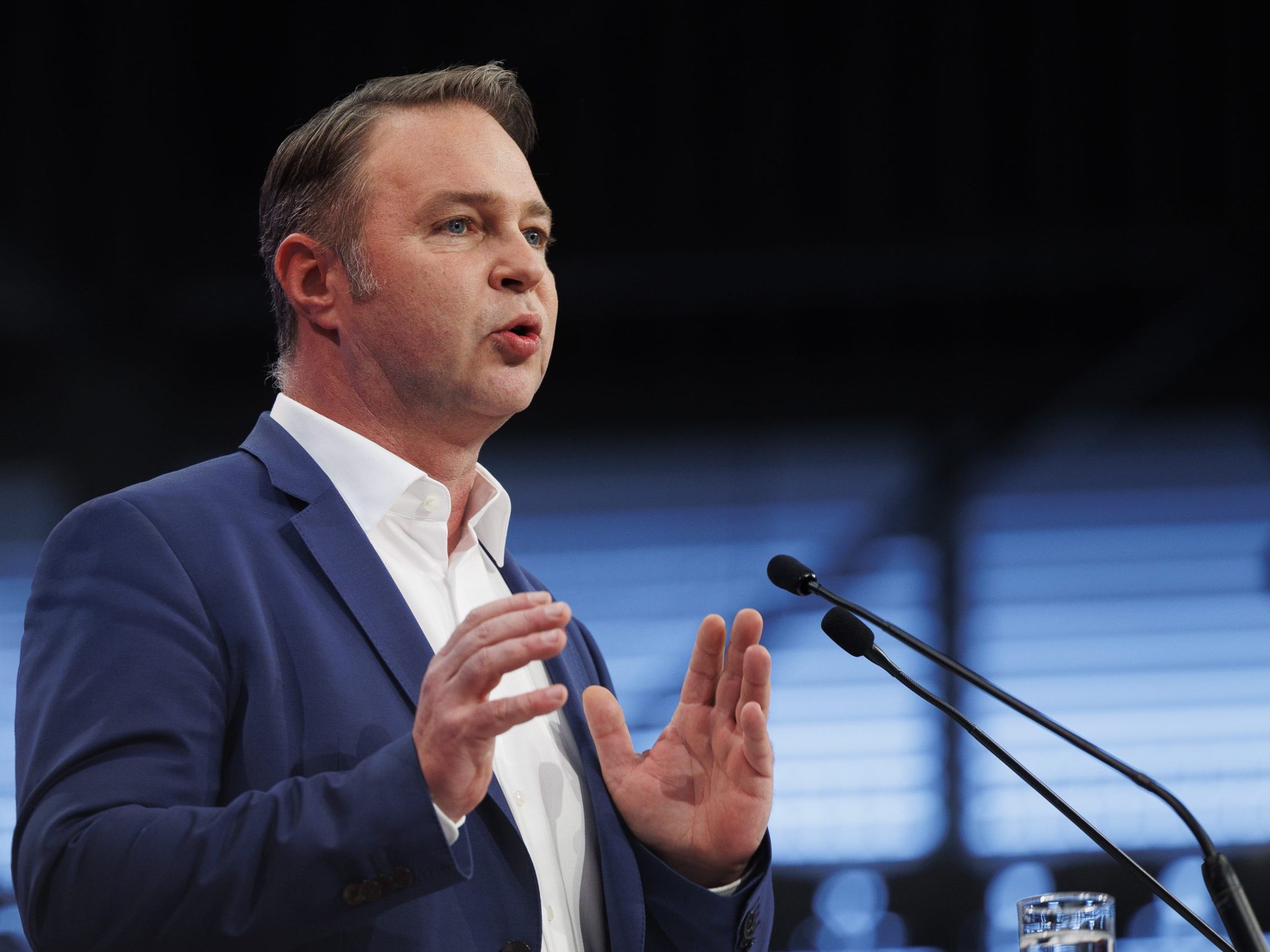 Laut Babler müssen die Sozialdemokraten die Demokratie verteidigen. Laut Babler müssen die Sozialdemokraten die Demokratie verteidigen.