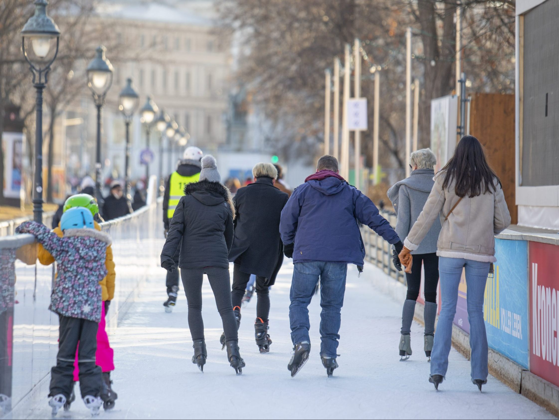 Eine Übersicht über die besten Eislaufplätze in Wien. Eine Übersicht über die besten Eislaufplätze in Wien.