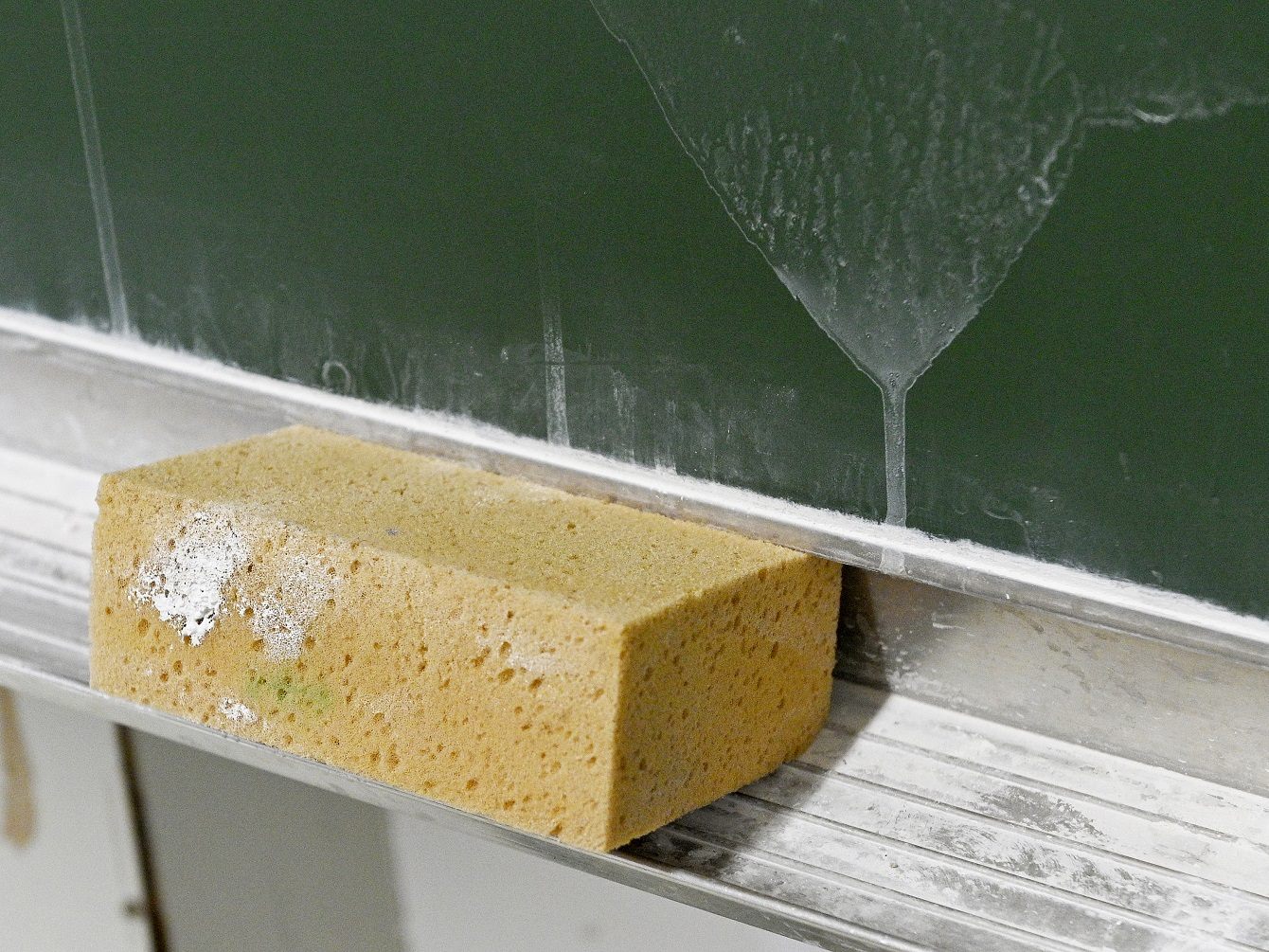 Mehrheit der Menschen in Österreich bleibt über Pflichtschule hinaus im Bildungssystem.