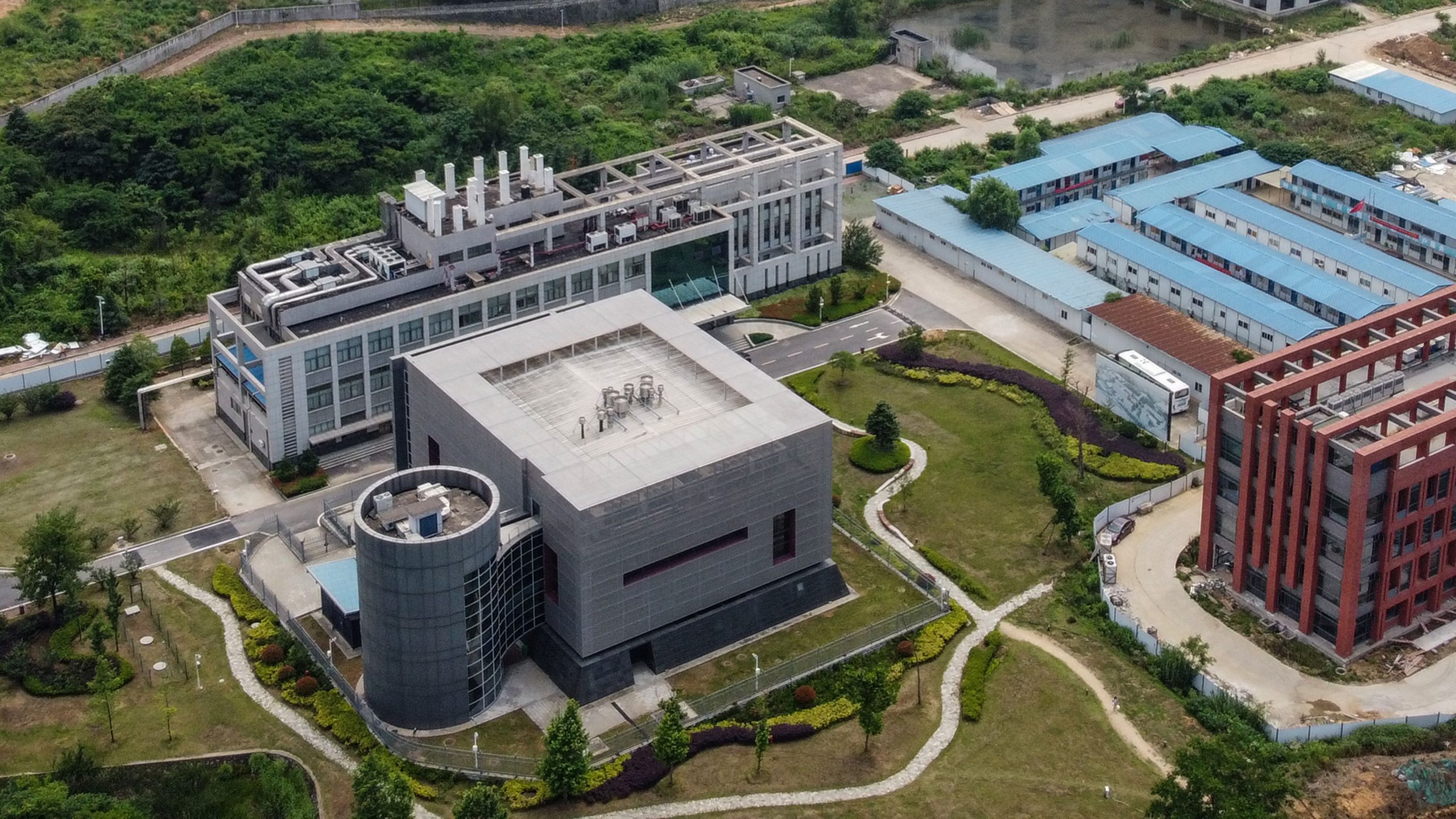 Auf diesem Aktenfoto vom 27. Mai 2020 ist das P4-Labor (links) auf dem Campus des Wuhan-Instituts für Virologie in Wuhan in der zentralen chinesischen Provinz Hubei abgebildet.