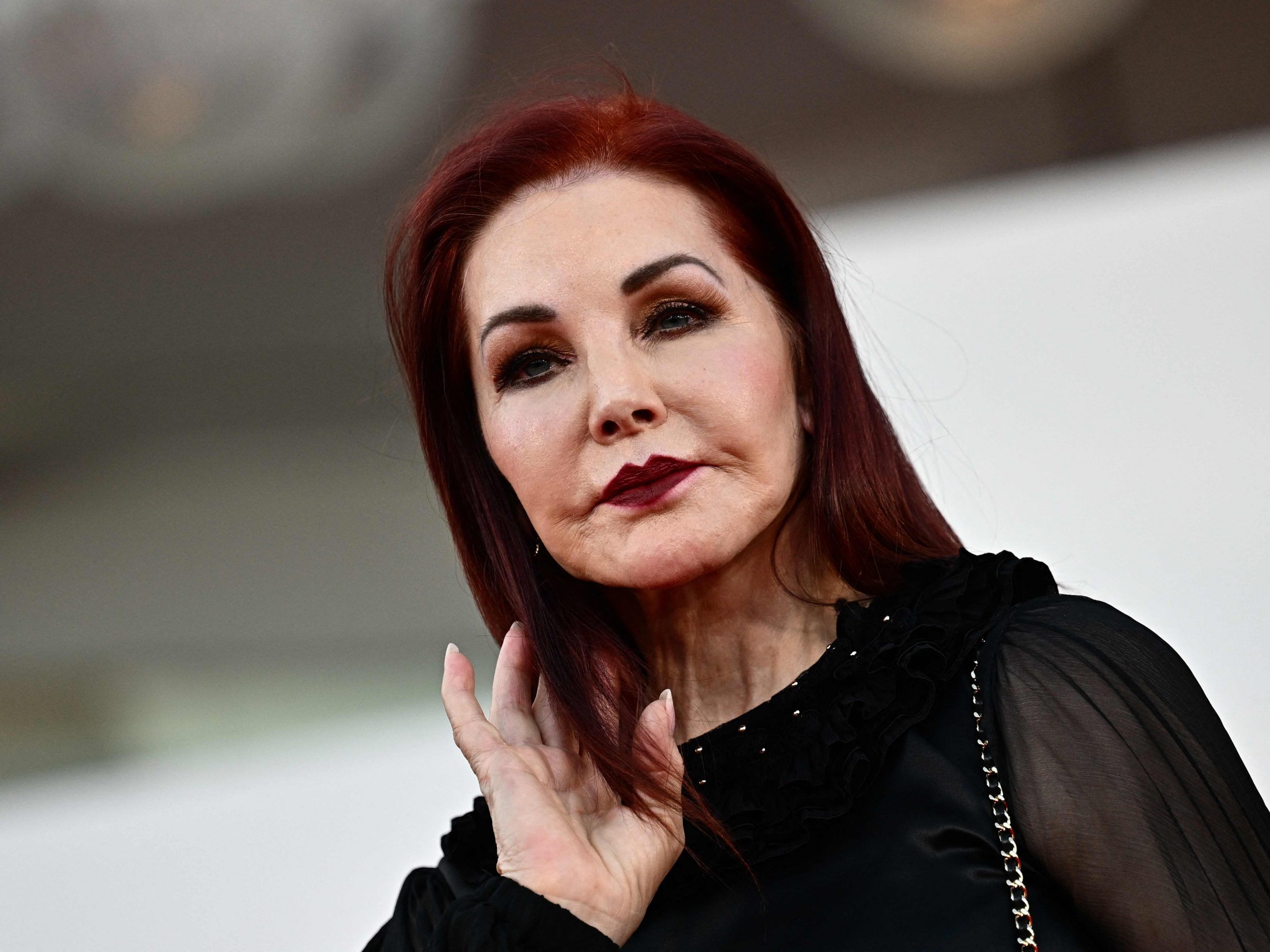 Sie sei erst einmal in der Stadt gewesen und habe "jeden Moment geliebt", so Sie sei erst einmal in der Stadt gewesen und habe "jeden Moment geliebt", so Lugners Opernball-Gast Priscilla Presley. Sie sei erst einmal in der Stadt gewesen und habe "jeden Moment geliebt", so Sie sei erst einmal in der Stadt gewesen und habe "jeden Moment geliebt", so Lugners Opernball-Gast Priscilla Presley.