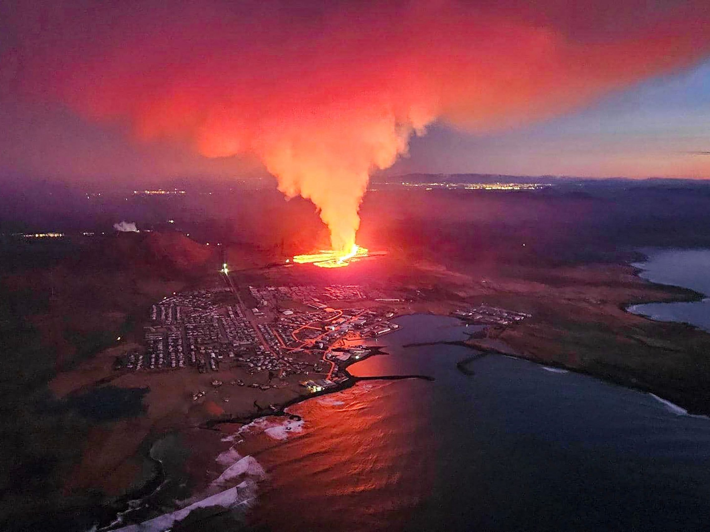 Die Infrastruktur des evakuierten Ortes Grindavik ist in Gefahr.