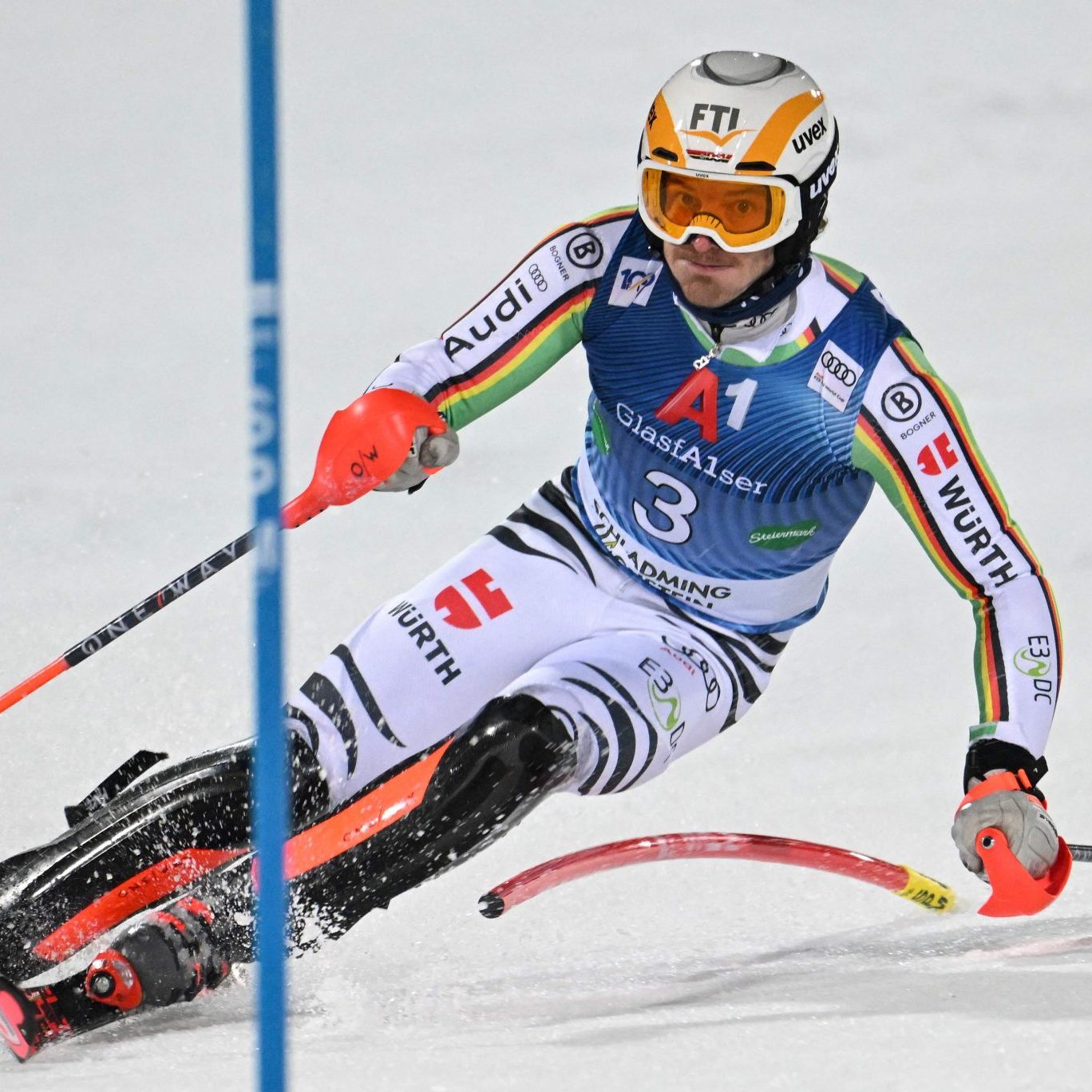 Linus Straßer führt nach dem ersten Durchgang in Schladming.