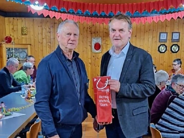 Bürgermeister besucht Bürser PVÖ-Mitglieder im Clubheim Bürgermeister besucht Bürser PVÖ-Mitglieder im Clubheim