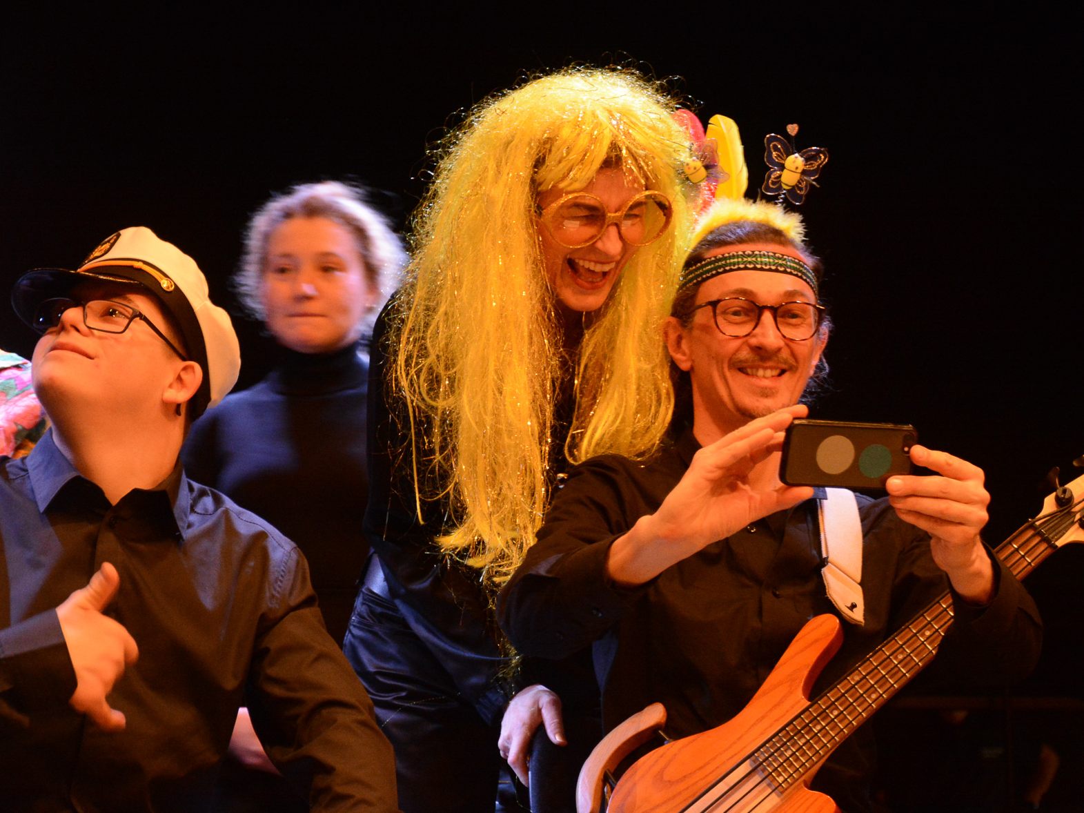Die Rheintalische Musikschule lud am Freitagabend zum Faschingskonzert in den Reichshofsaal. Vor dem Auftritt der All-Stars-Inclusive-Band gab es noch ein Erinnerungsfoto. Die Rheintalische Musikschule lud am Freitagabend zum Faschingskonzert in den Reichshofsaal. Vor dem Auftritt der All-Stars-Inclusive-Band gab es noch ein Erinnerungsfoto.