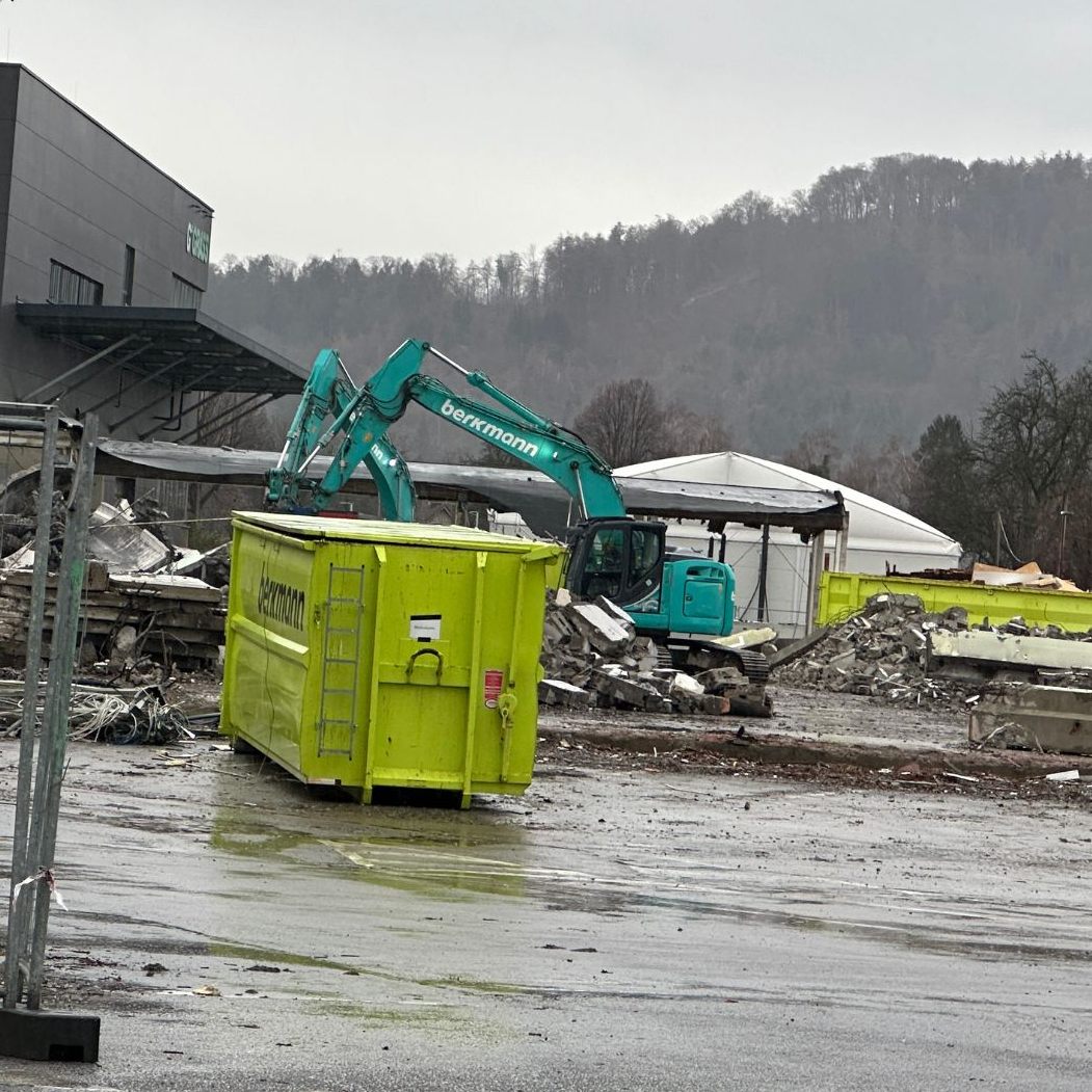 Bei Grass in Höchst gibt es derzeit eine große Baustelle.
