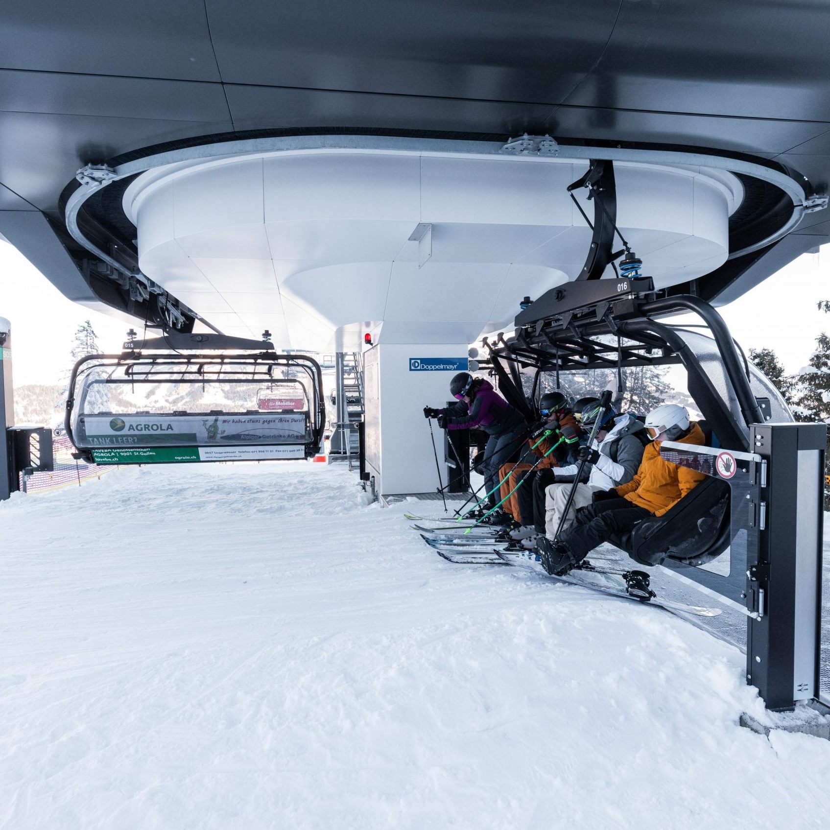 Die Doppelmayr Gruppe, ein Pionier im Bereich der Seilbahnmobilität, hat nun mit AURO-CLD einen weiteren bedeutenden Schritt in Richtung autonomer Seilbahnsysteme gemacht.