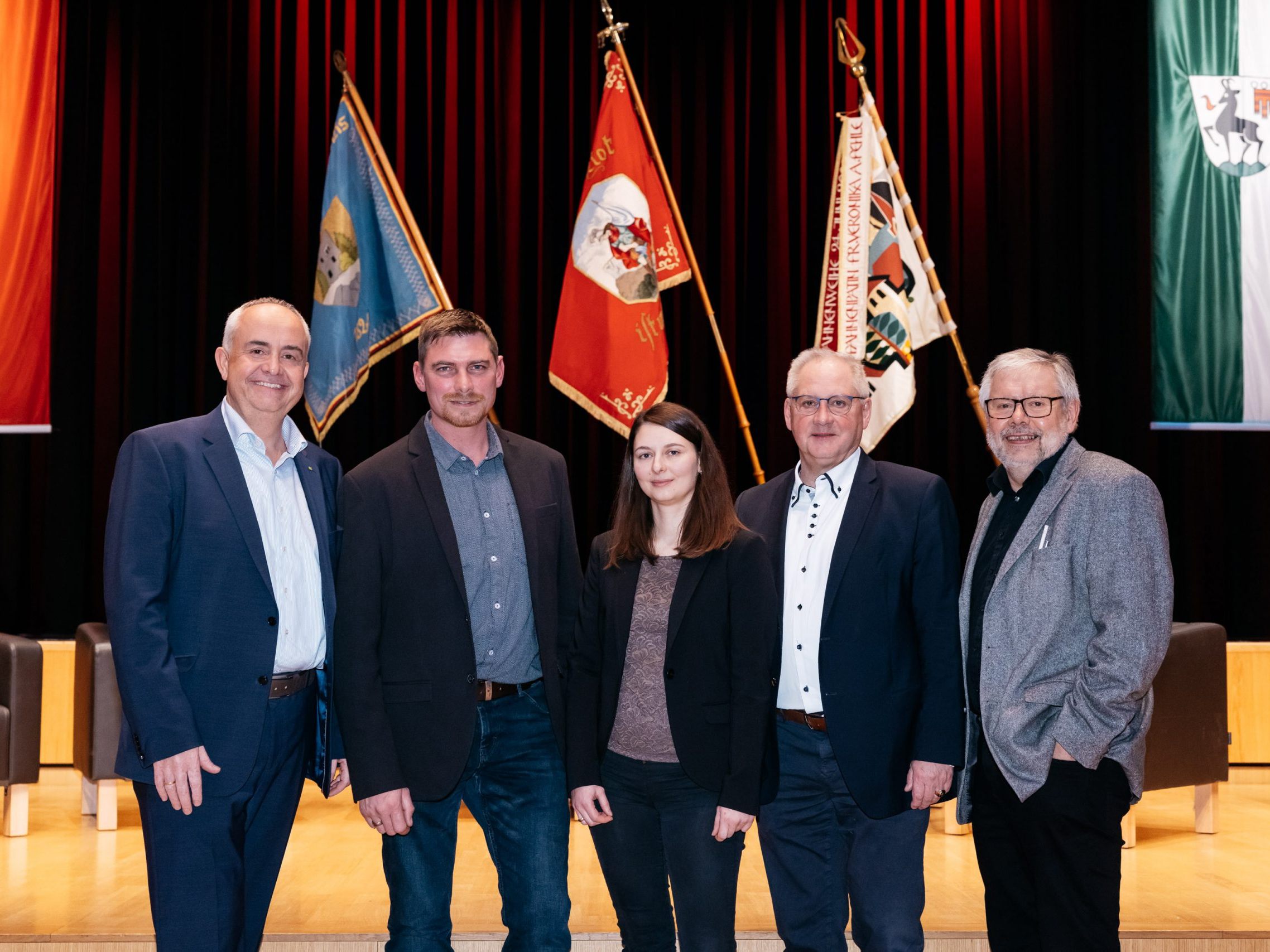 Von links nach rechts: Der Götzner Bürgermeister Manfred Böhmwalder, Rainer Büsel, Kommandant der Feuerwehr Götzis, Laura Gorbach, Mitglied im Obleuteteam der Bürgermusik, Klaus Ellensohn, Obmann der Gemeindemusik und Thomas Kirisits, Archivar der Marktgemeinde Götzis.