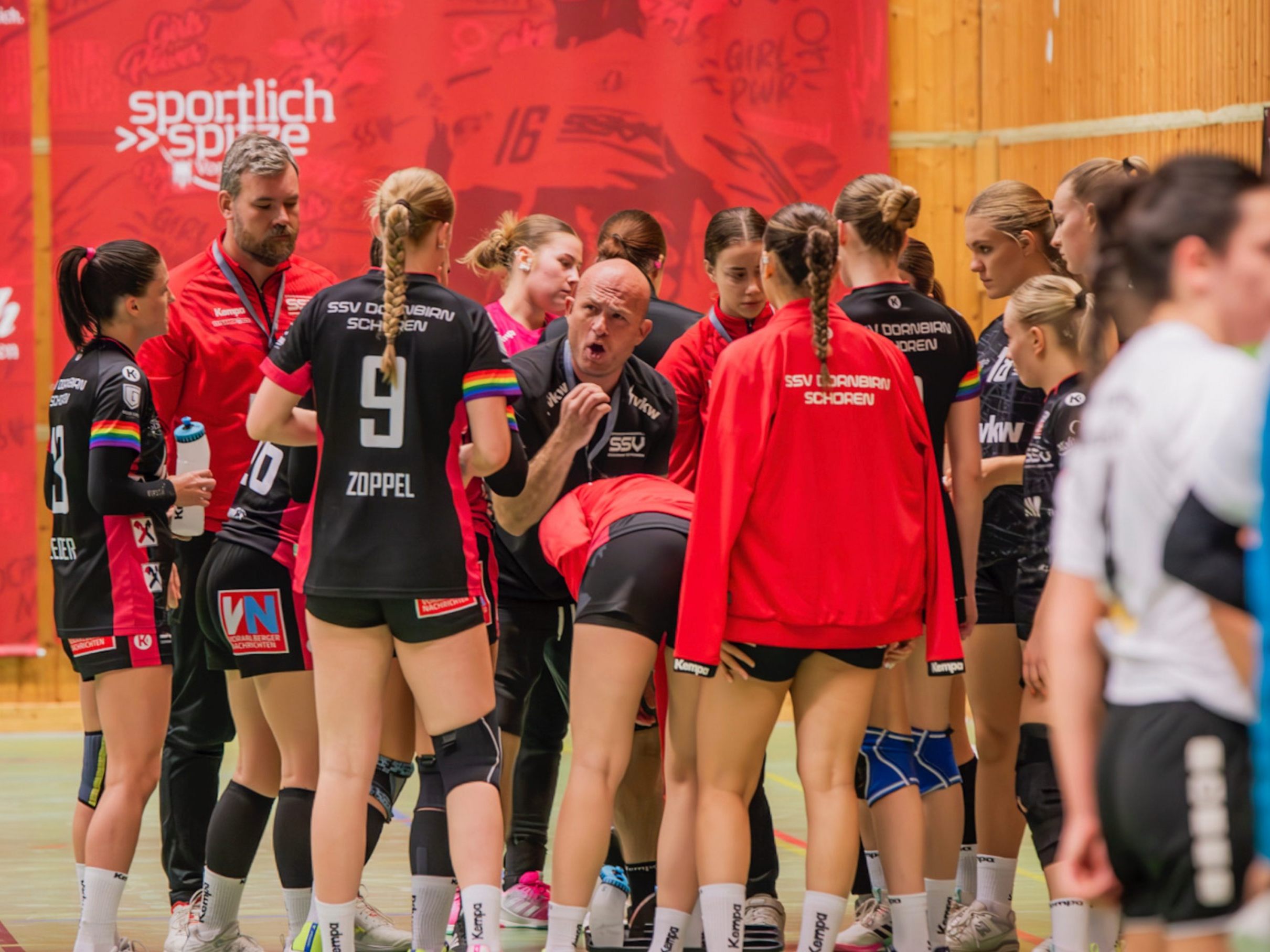 Nach der Niederlage in Eggenburg zeigen sich die SSV-Girls für das nächste Spiel wieder kämpferisch Nach der Niederlage in Eggenburg zeigen sich die SSV-Girls für das nächste Spiel wieder kämpferisch