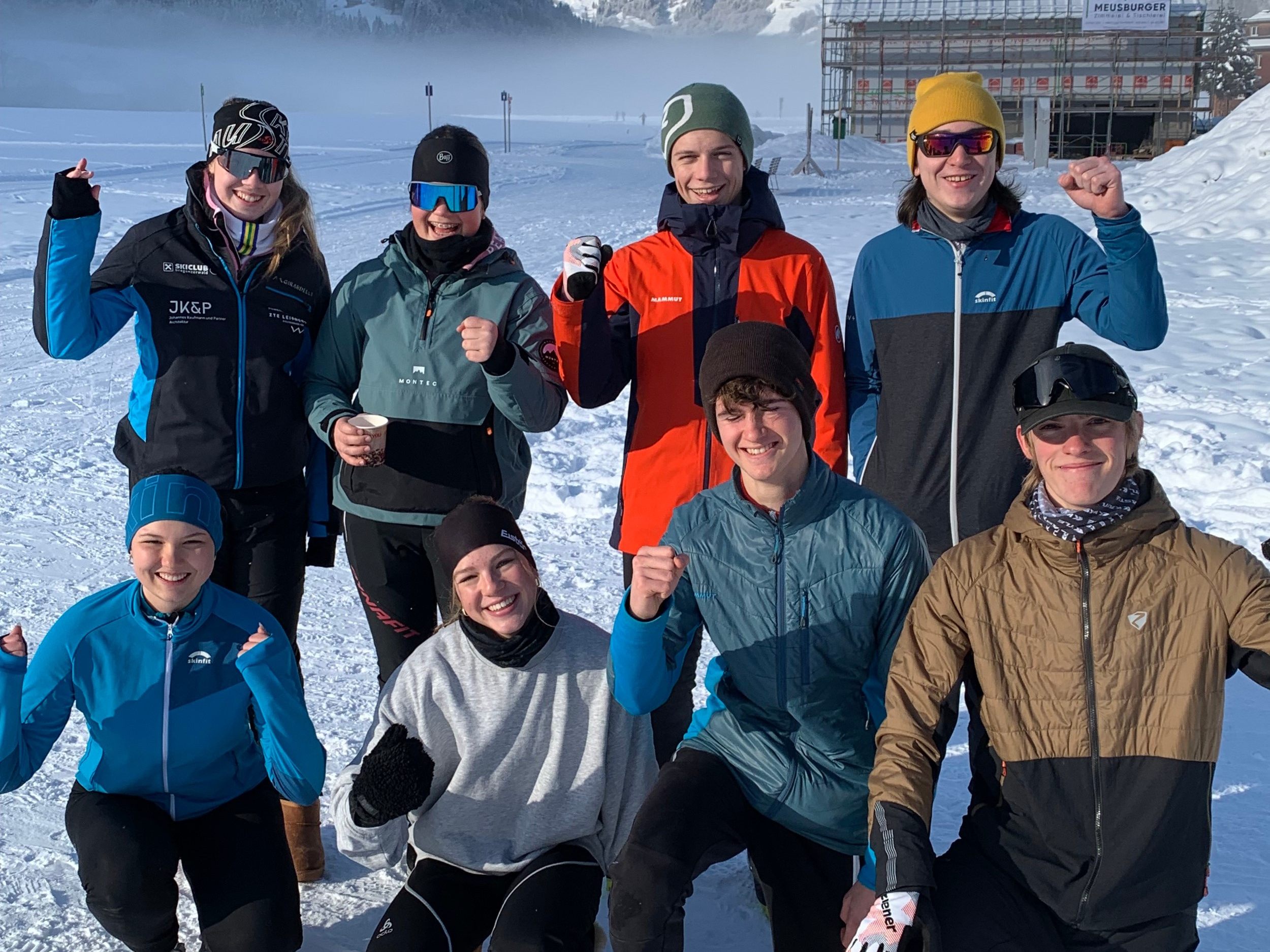 Großer Jubel bei den beiden erfolgreichen BORG-Teams über den ersten und zweiten Platz. Großer Jubel bei den beiden erfolgreichen BORG-Teams über den ersten und zweiten Platz.