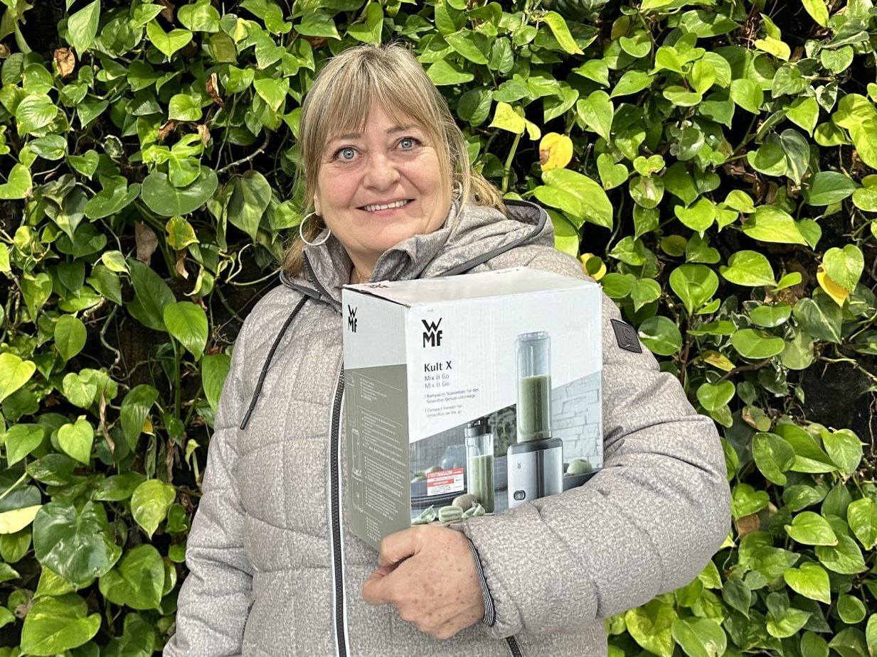 Maria Heidi B. freut sich über den Smoothie Maker Mix & Go. Maria Heidi B. freut sich über den Smoothie Maker Mix & Go.