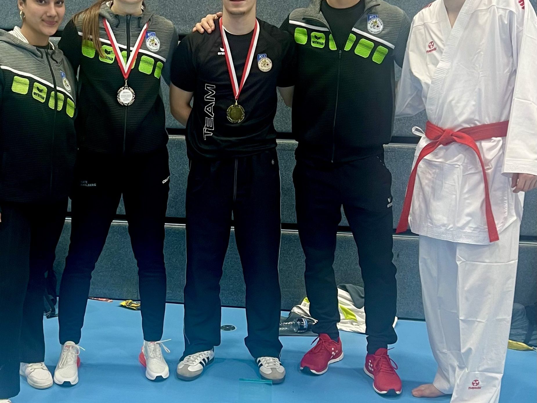 Ceylin Bayram, Sara Skrijelj, Hamsat Israilov, Trainer und Coach Emanuel Riedmann und Yannick Böhler Ceylin Bayram, Sara Skrijelj, Hamsat Israilov, Trainer und Coach Emanuel Riedmann und Yannick Böhler