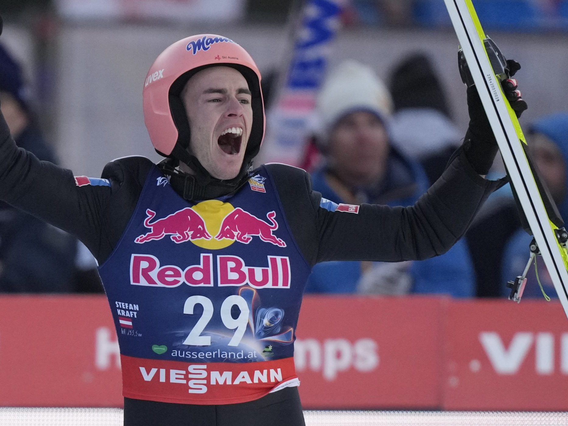 Stefan Kraft jubelt über den WM-Titel im Skifliegen.
