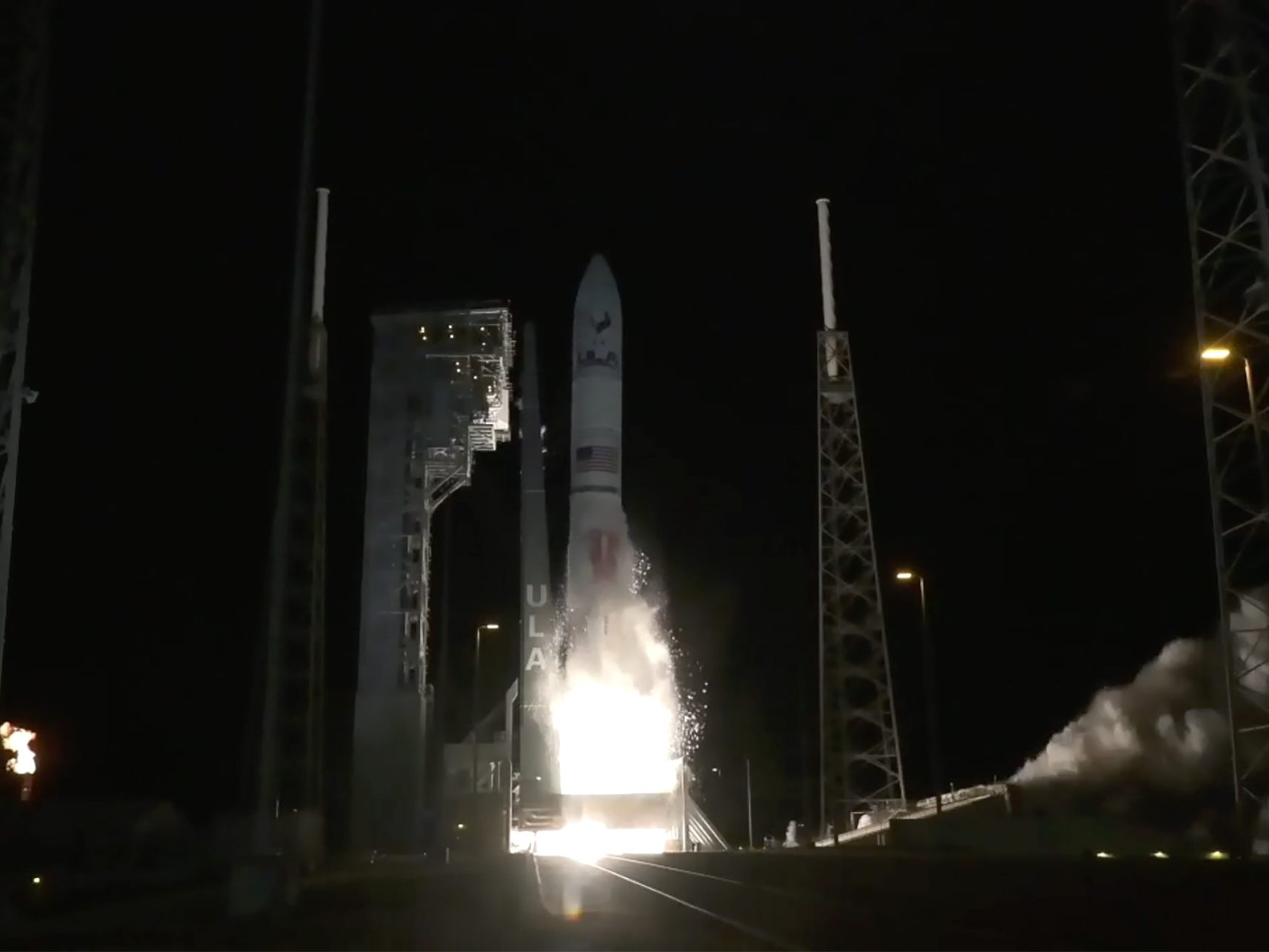 Die erste private Mondmission ist in Cape Canaveral gestartet. Die erste private Mondmission ist in Cape Canaveral gestartet.