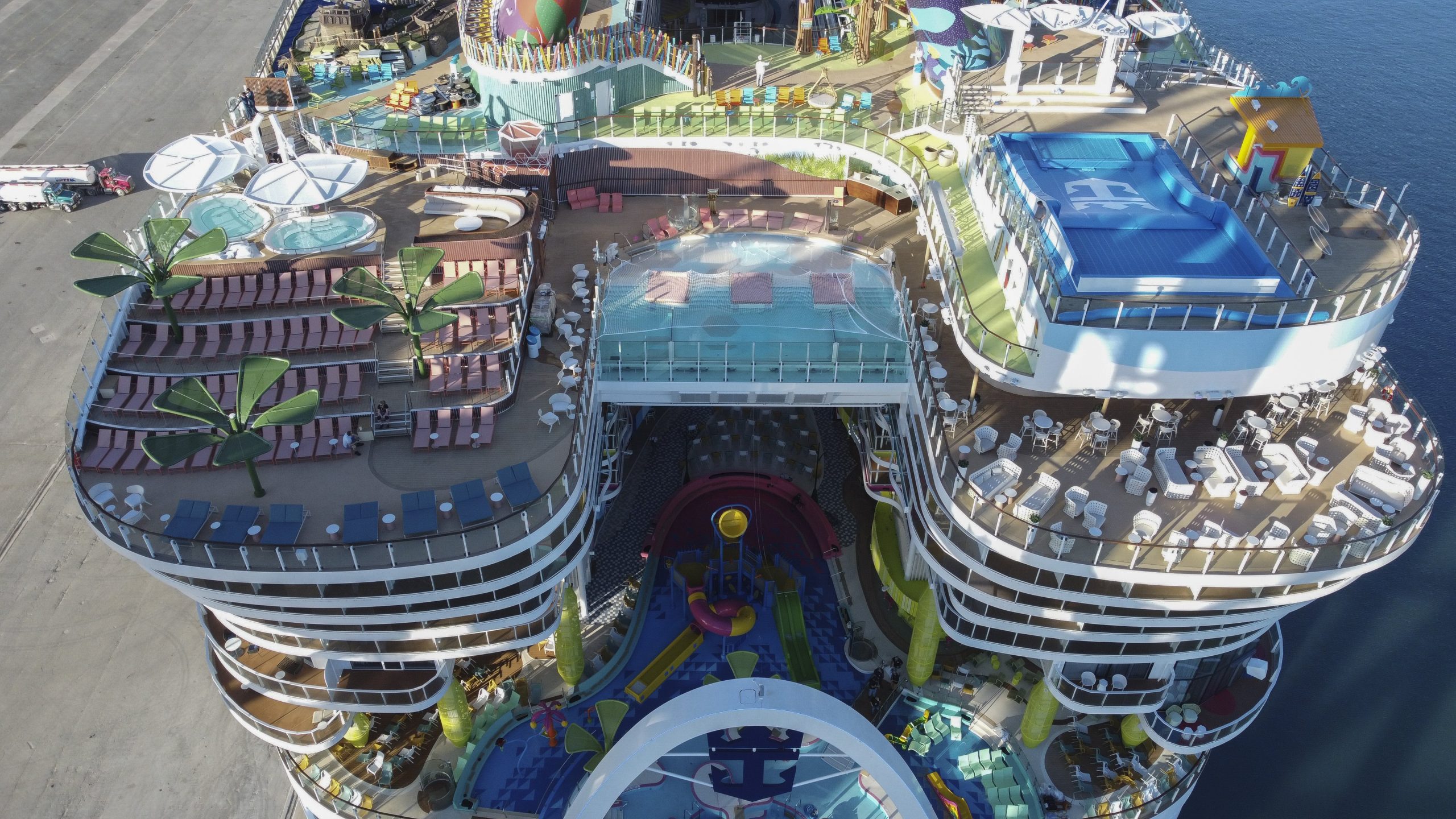 Das Kreuzfahrtschiff Icon of the Seas wird nach seiner Ankunft in Ponce, Puerto Rico, am Dienstag, den 2. Januar 2024, im Rahmen seiner Probefahrt und seines Zertifizierungsprozesses angedockt.
