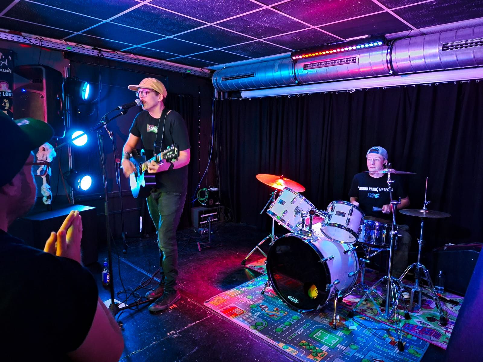 Die Band "Schmärza" tritt am Freitag auf