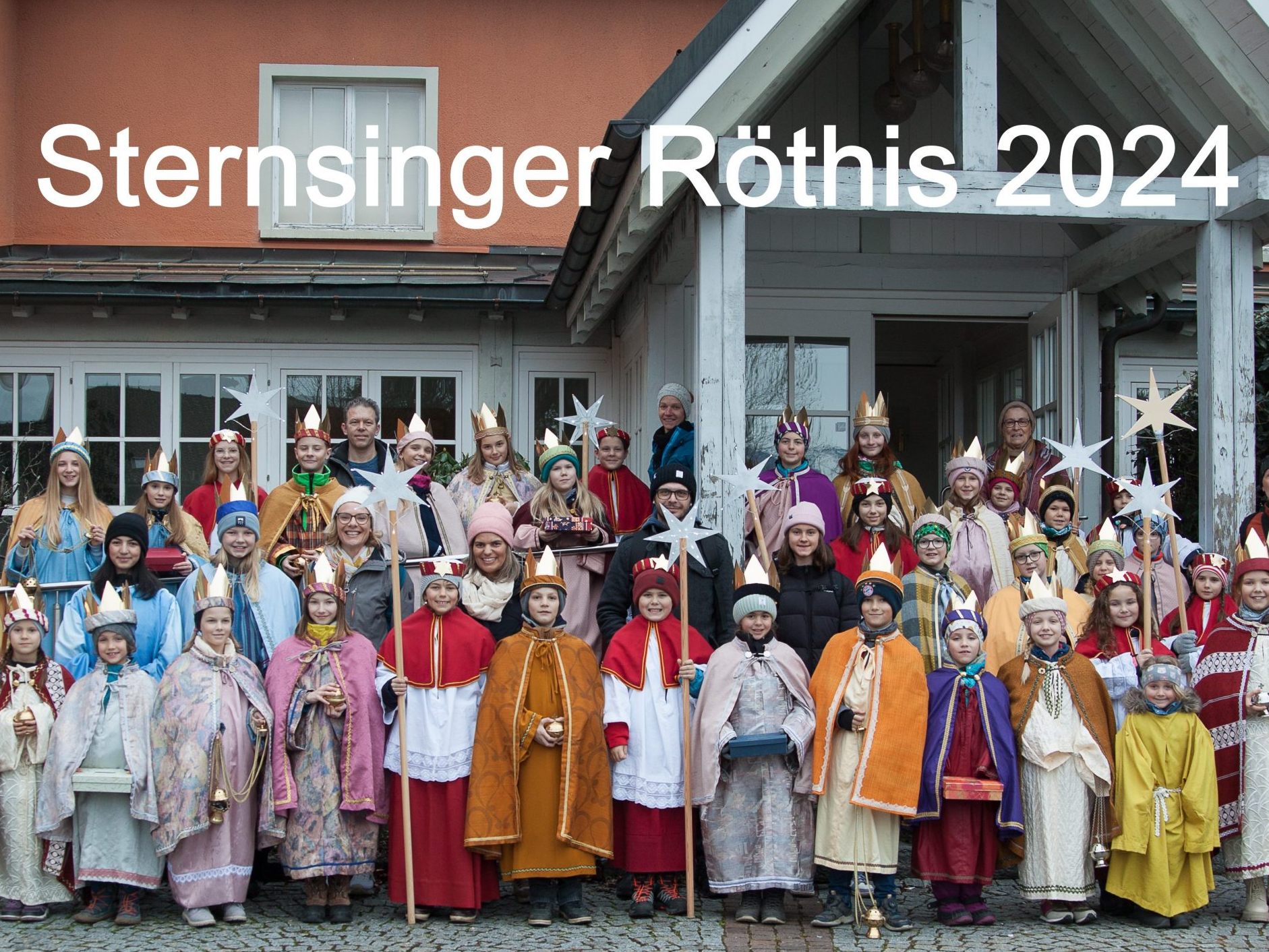 Die Sternsinger und ihre Begleitpersonen vor dem Start am 5. Jänner. Die Sternsinger und ihre Begleitpersonen vor dem Start am 5. Jänner.