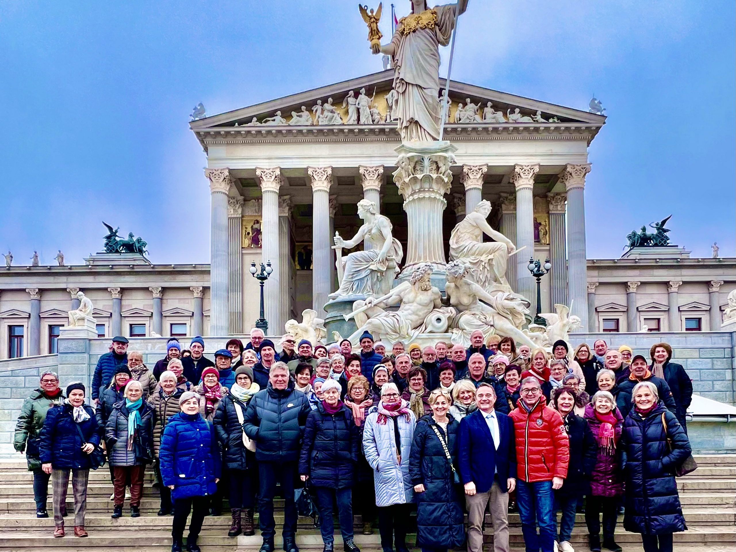 80 Reisefreunde von VORARLBERG 50plus fuhren wieder mit nach in die Bundeshauptstadt nach Wien 80 Reisefreunde von VORARLBERG 50plus fuhren wieder mit nach in die Bundeshauptstadt nach Wien