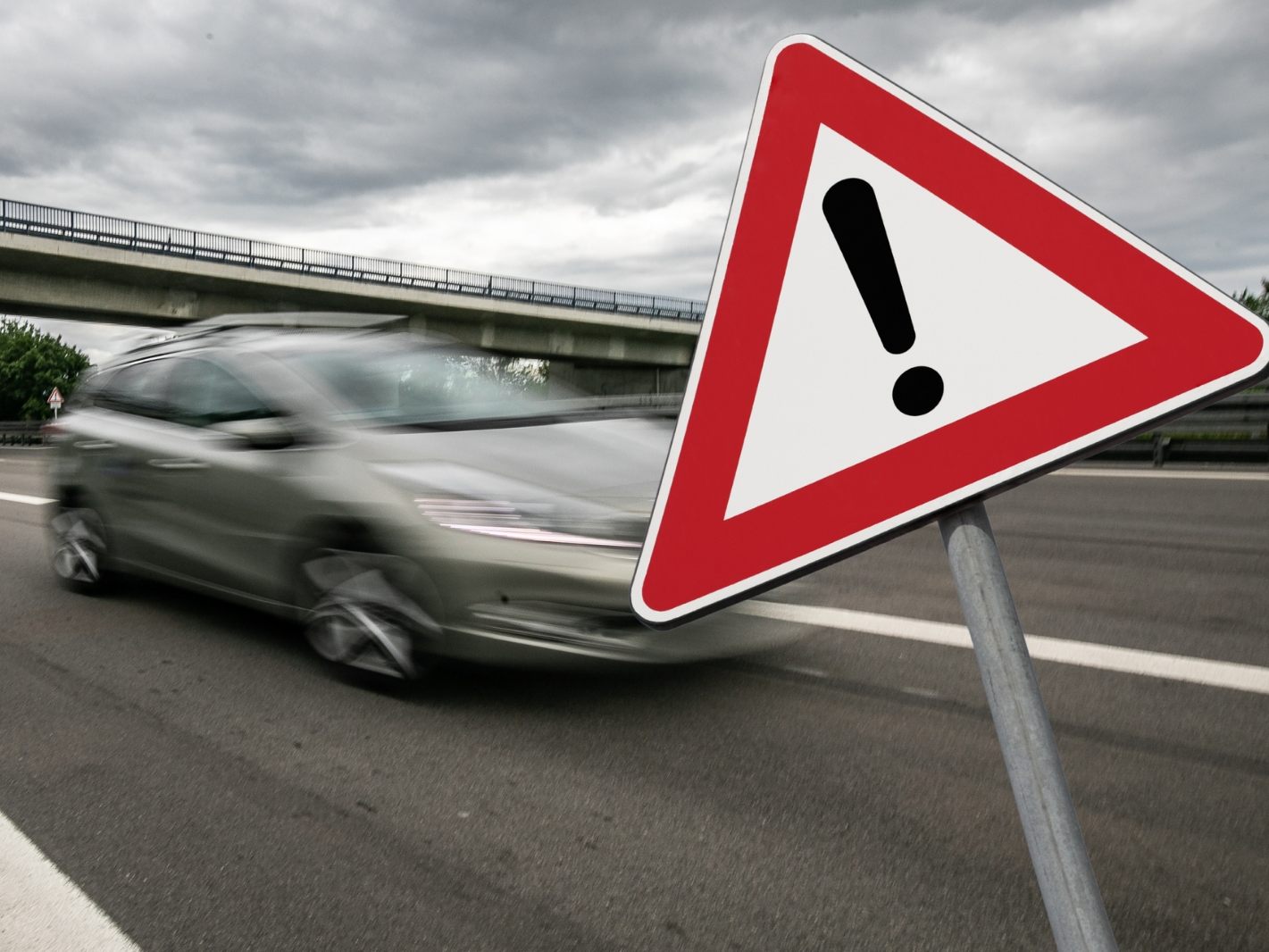 Zwei Fahrspuren pro Richtung bleiben unter Tags für Verkehr geöffnet. (Symbolbild) Zwei Fahrspuren pro Richtung bleiben unter Tags für Verkehr geöffnet. (Symbolbild)
