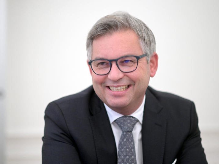 Finanzminister Magnus Brunner (ÖVP) unterstützt Bundeskanzler Karl Nehammer (ÖVP) "zu 100 Prozent".