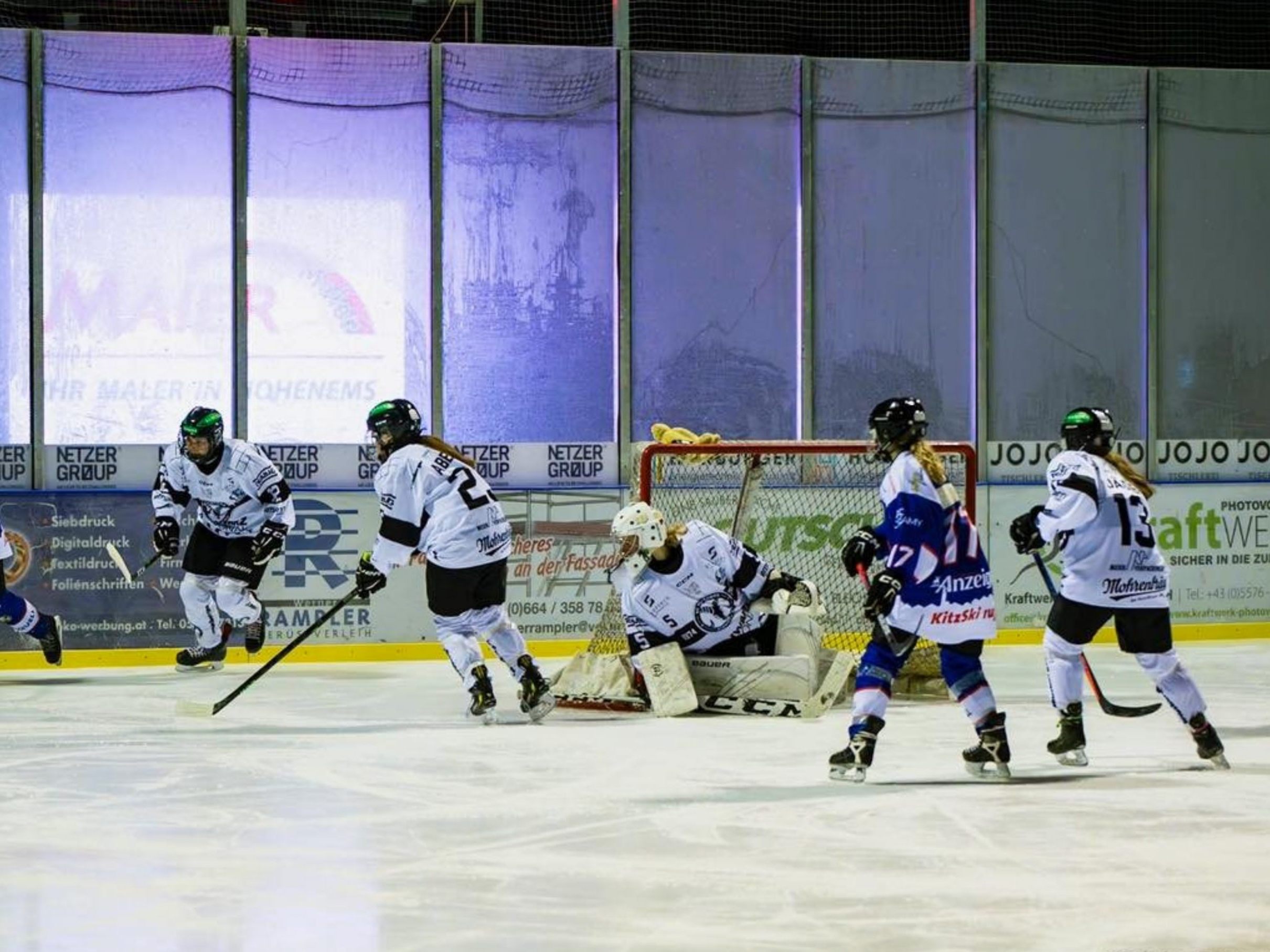 Die Hohenemser Hockeyladies mussten sich am Wochenende trotz guter Leistung knapp geschlagen geben Die Hohenemser Hockeyladies mussten sich am Wochenende trotz guter Leistung knapp geschlagen geben
