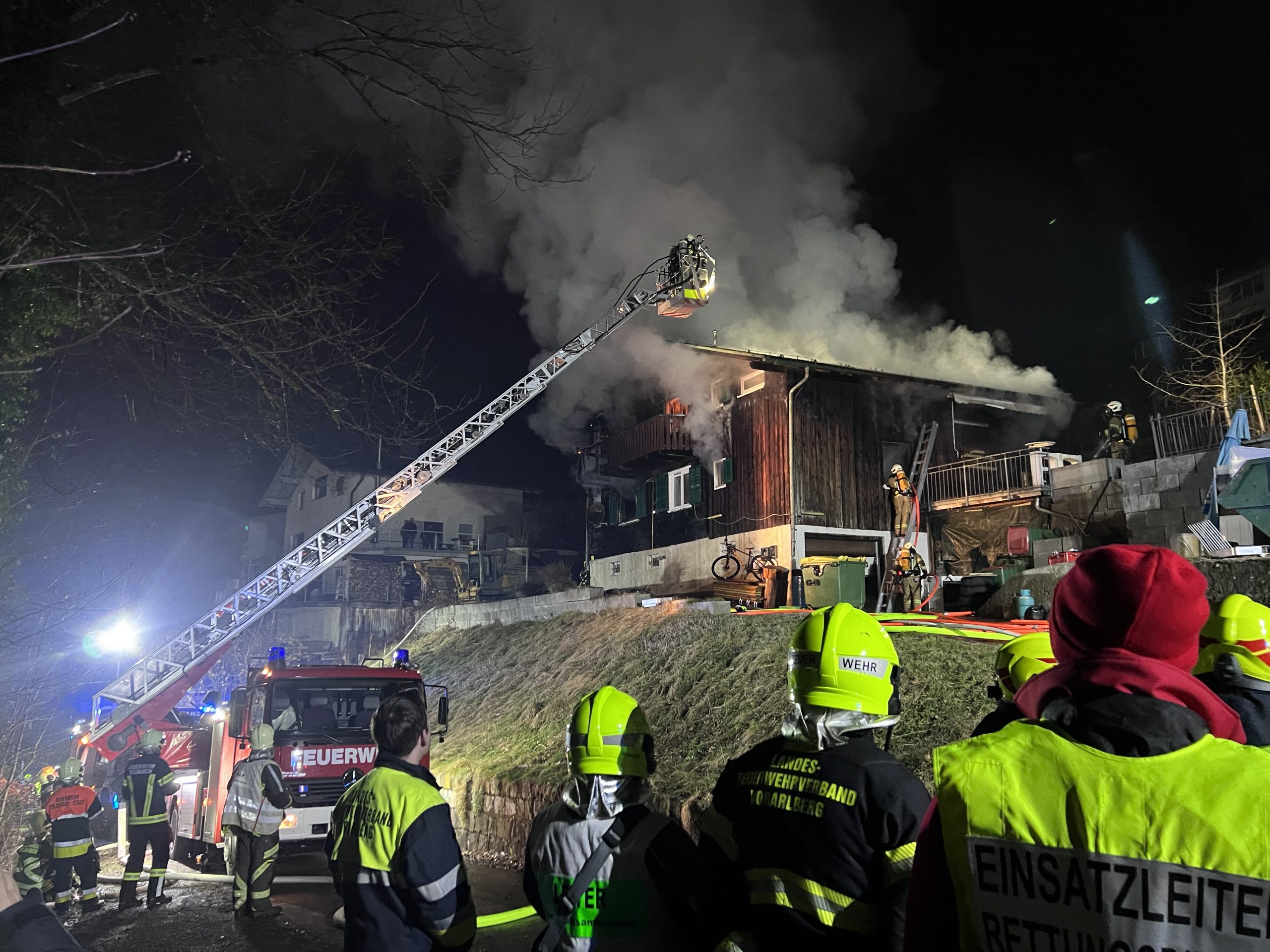 Feuerwehr-Großeinsatz in Göfis - V+ 