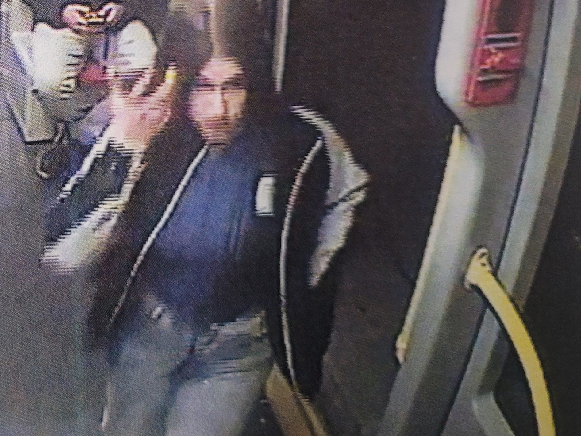 Nach dieser Frau wird nach einem schweren Raubversuch an einer 14-Jährigen in Wien-Floridsdorf gefahndet. Nach dieser Frau wird nach einem schweren Raubversuch an einer 14-Jährigen in Wien-Floridsdorf gefahndet.