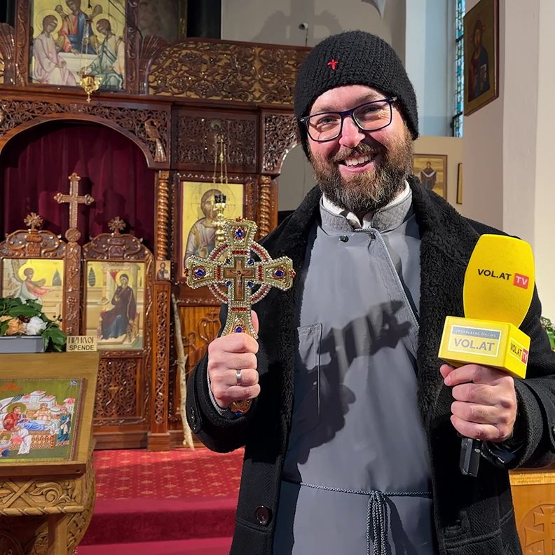 Priester Nikola Balović zum orthodoxen Weihnachtsfest.