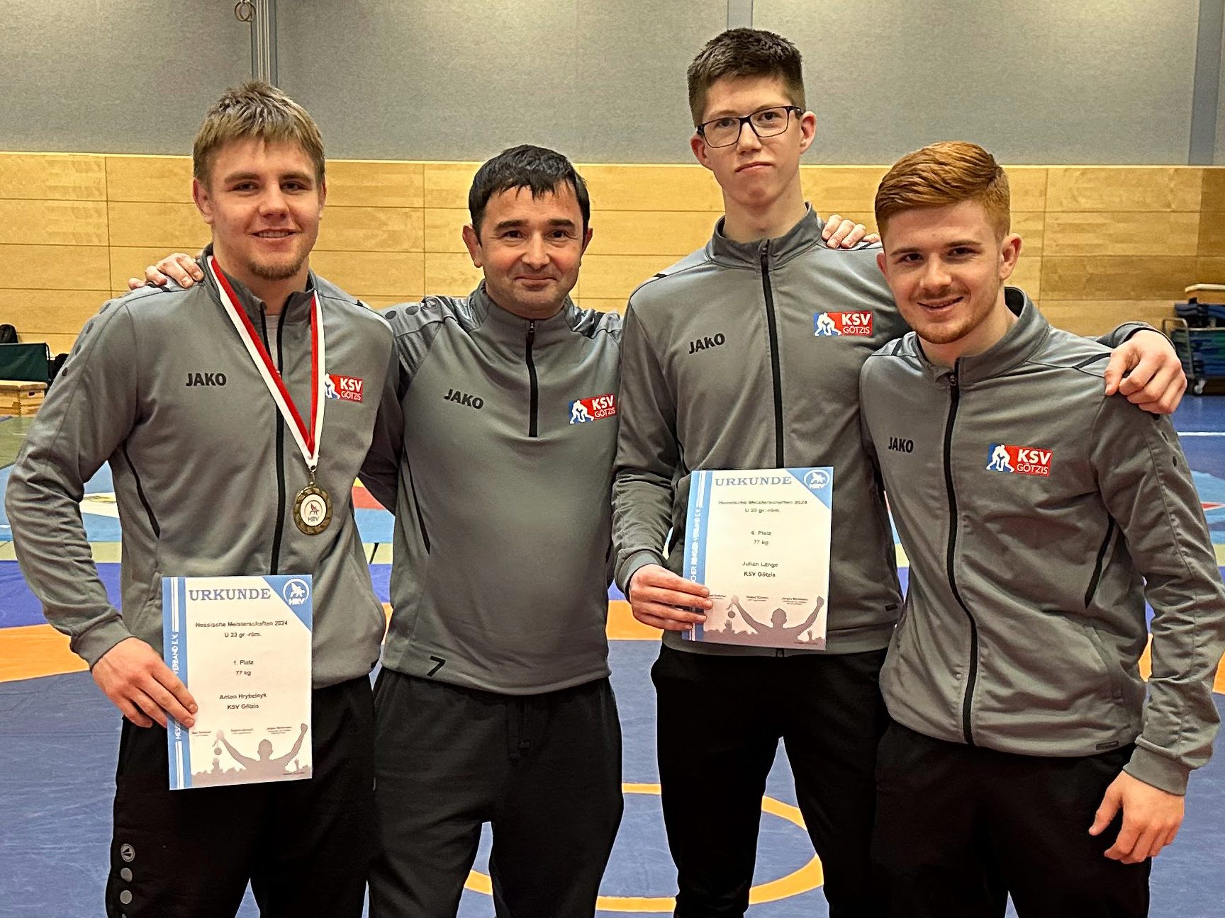 Anton Hrybelnik, Betreuer Markus Nagel, Julian Lange und Simon Ender.