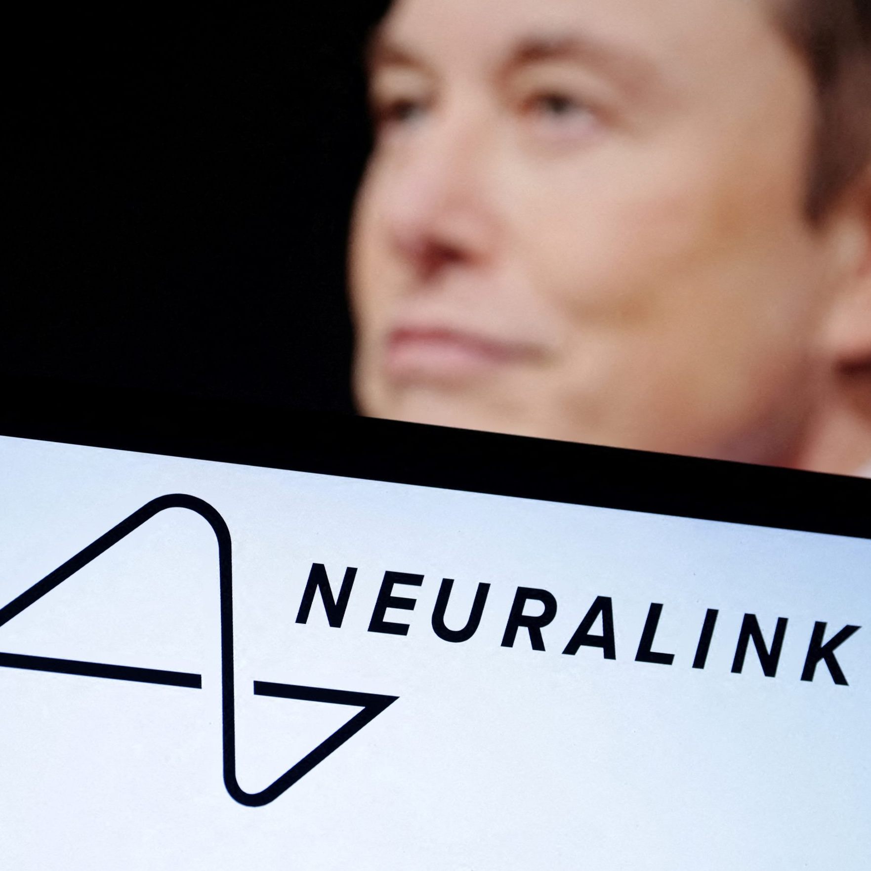 Elon Musk meldete einen Erfolg bei der Verpflanzung eines Gehirnchips.