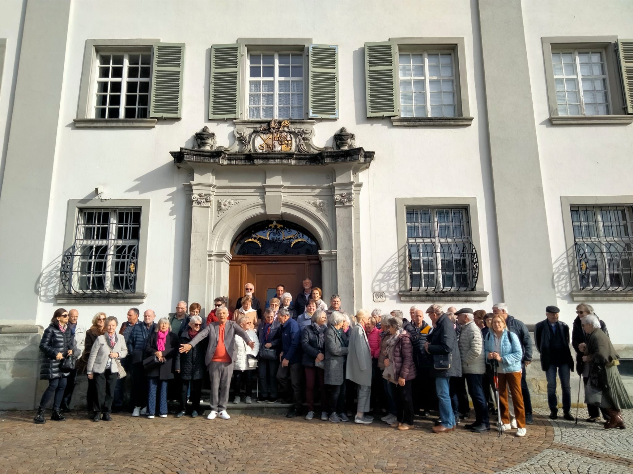 Die Bludenzer Senioren vor dem Kloster