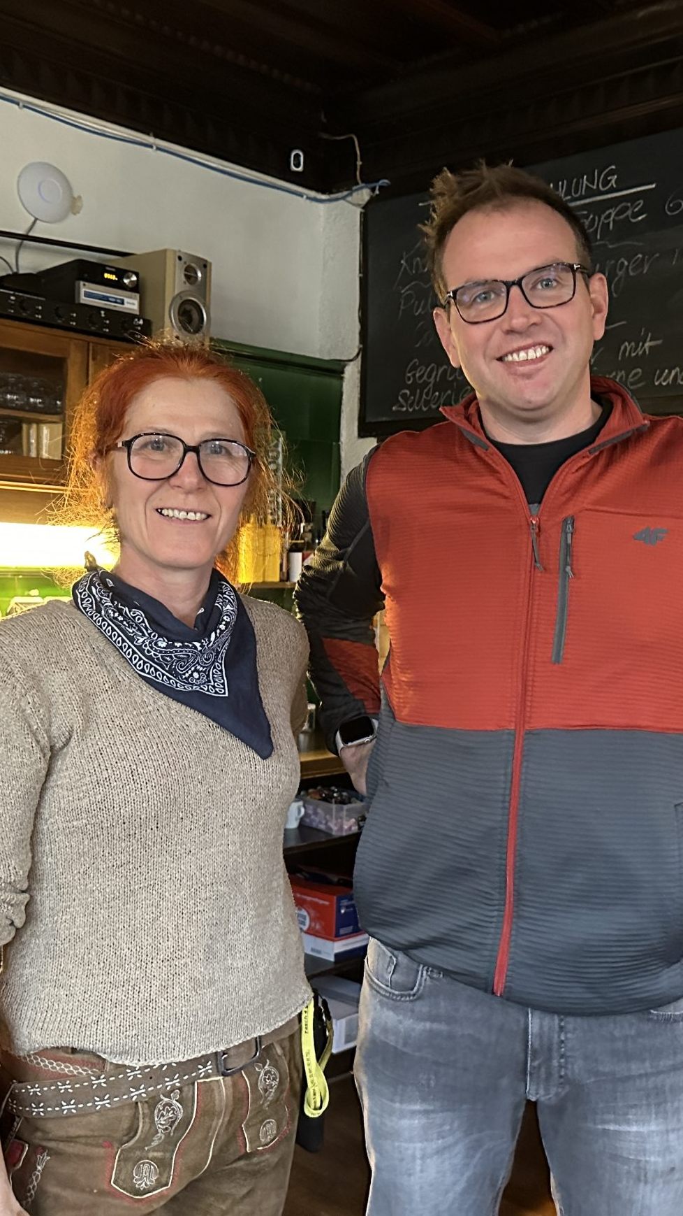 Pfänderdohlen-Pächter Alexander mit einer Mitarbeiterin.