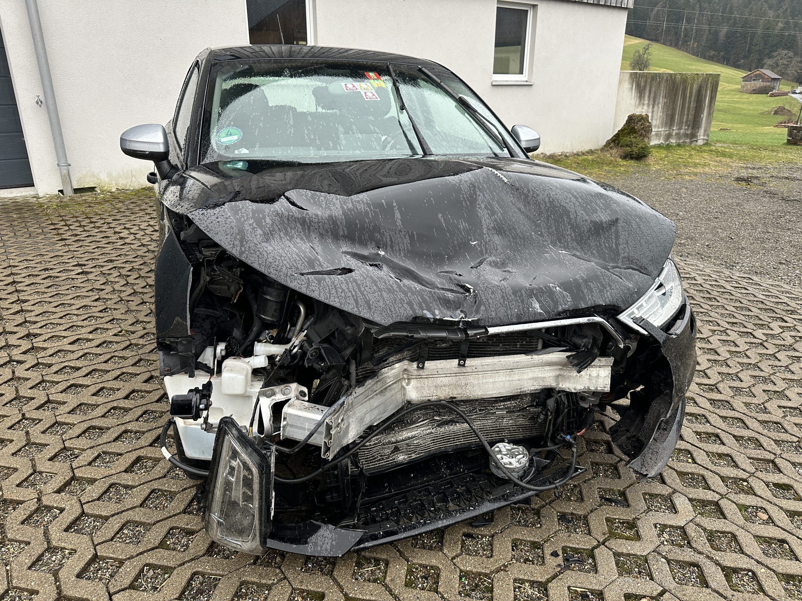 Der Audi wurde schwer beschädigt.