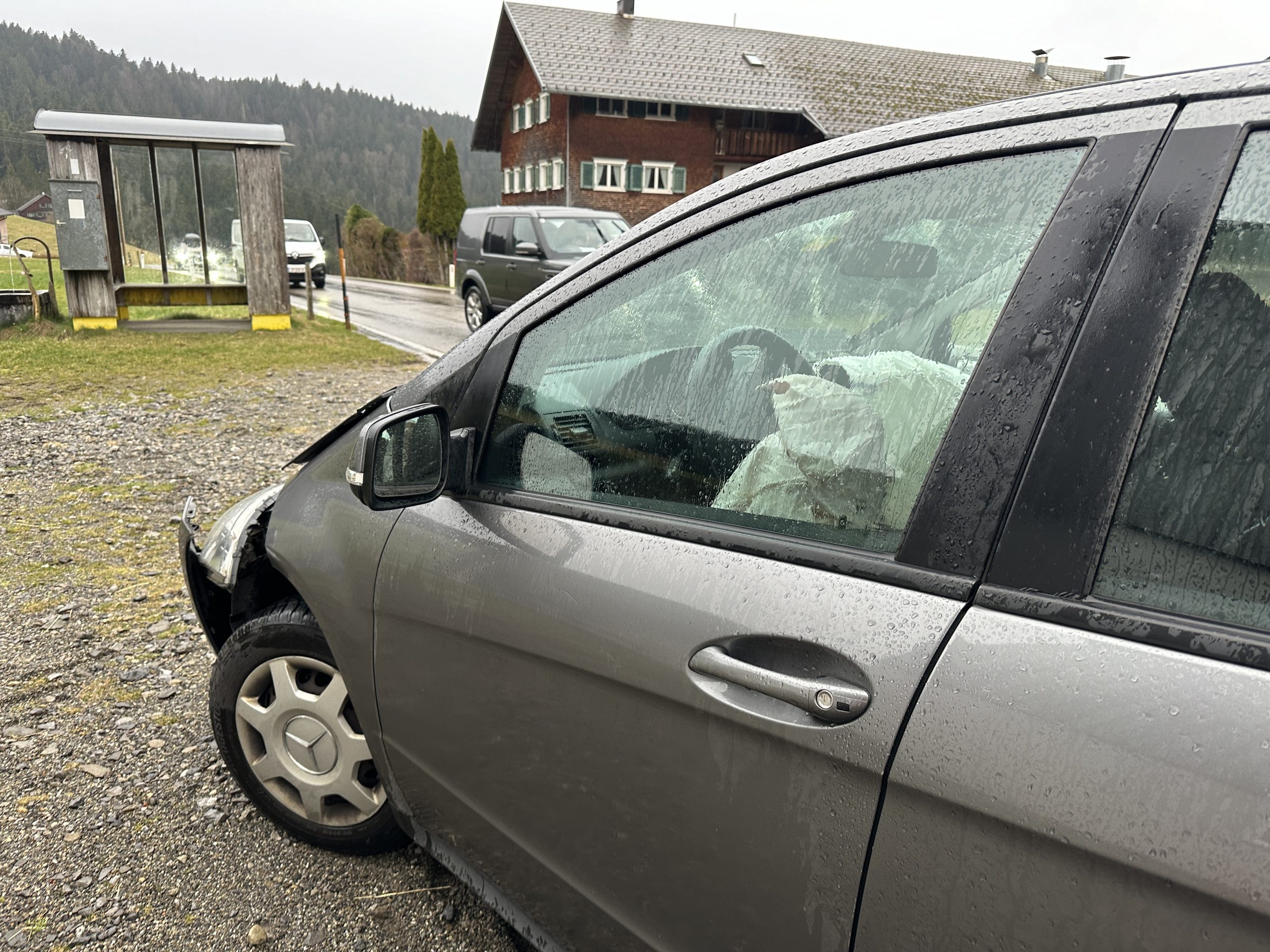 Beim Aufprall wurden die Airbags ausgelöst.