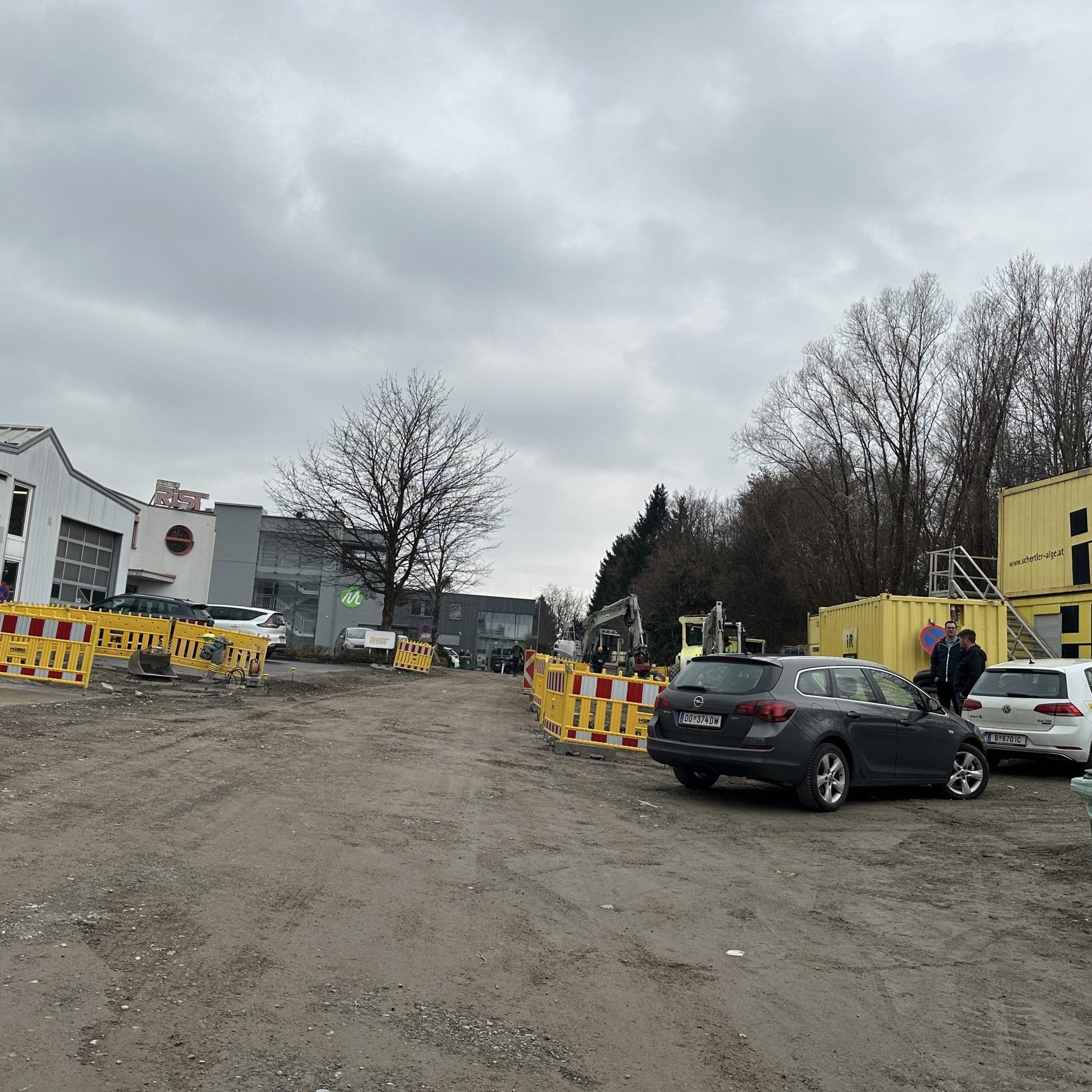 Hier entstehen derzeit neue Parkplätze.