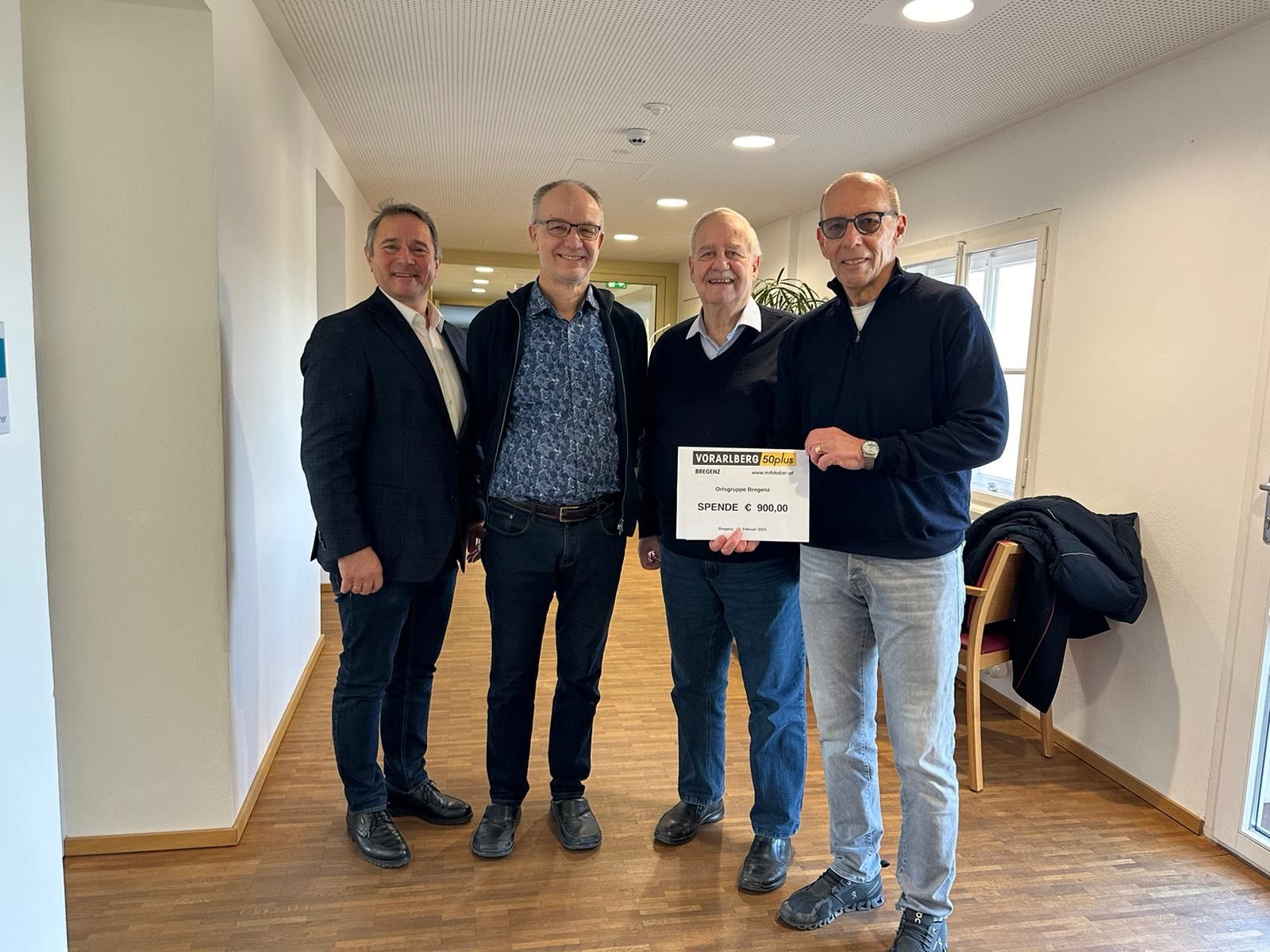v.li. nach re.: NR Norbert Sieber, Dr. phil. Karl Bitschnau, Kassier Bernhard Loser, Obmann Michael Rauth bei der Spendenübergabe v.li. nach re.: NR Norbert Sieber, Dr. phil. Karl Bitschnau, Kassier Bernhard Loser, Obmann Michael Rauth bei der Spendenübergabe